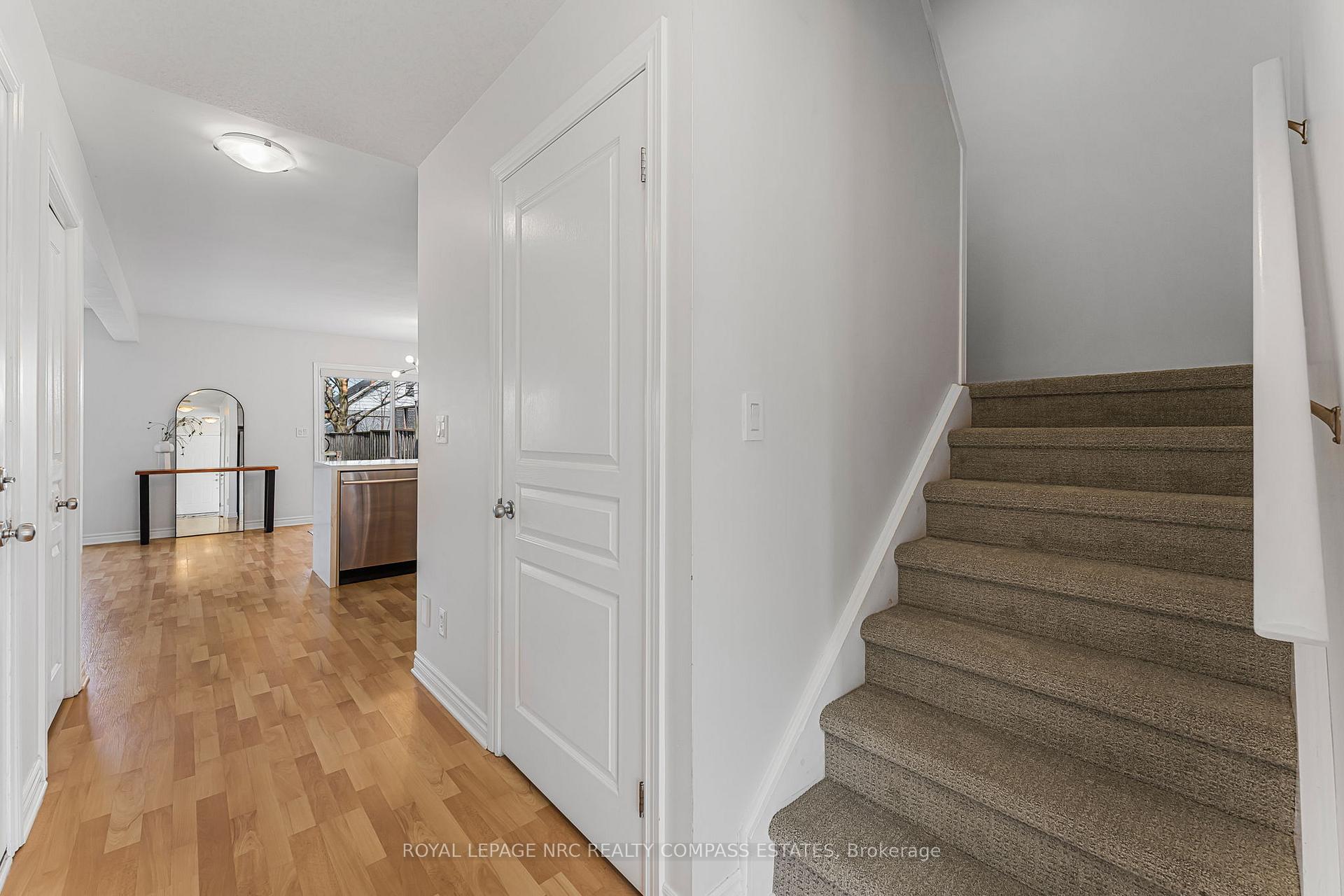 Photo 6 of Unit 4, 41 Broadway Avenue, St. Catharines, Port Weller — HOMEH
