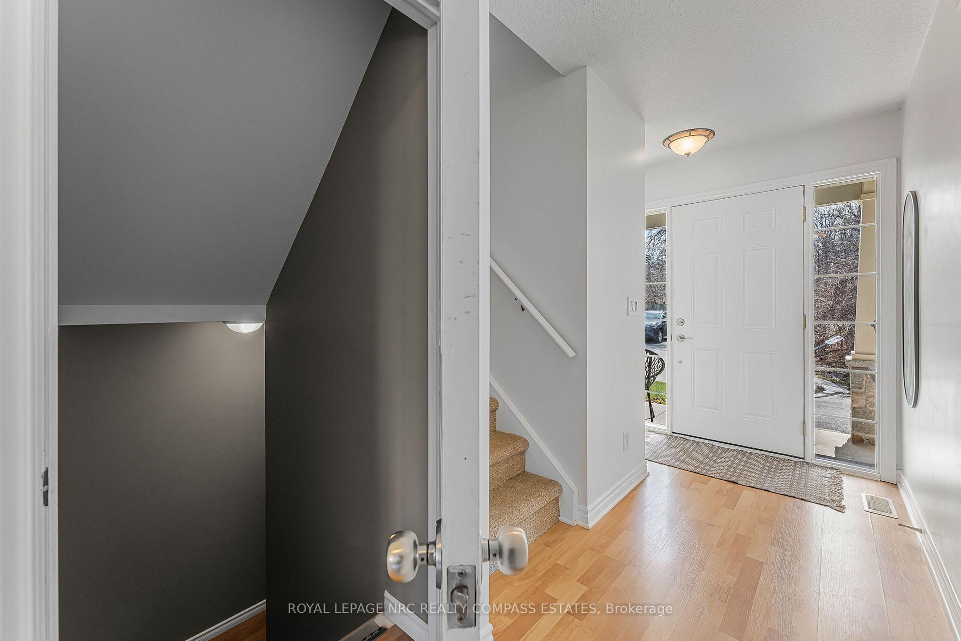 Photo 7 of Unit 4, 41 Broadway Avenue, St. Catharines, Port Weller — HOMEH