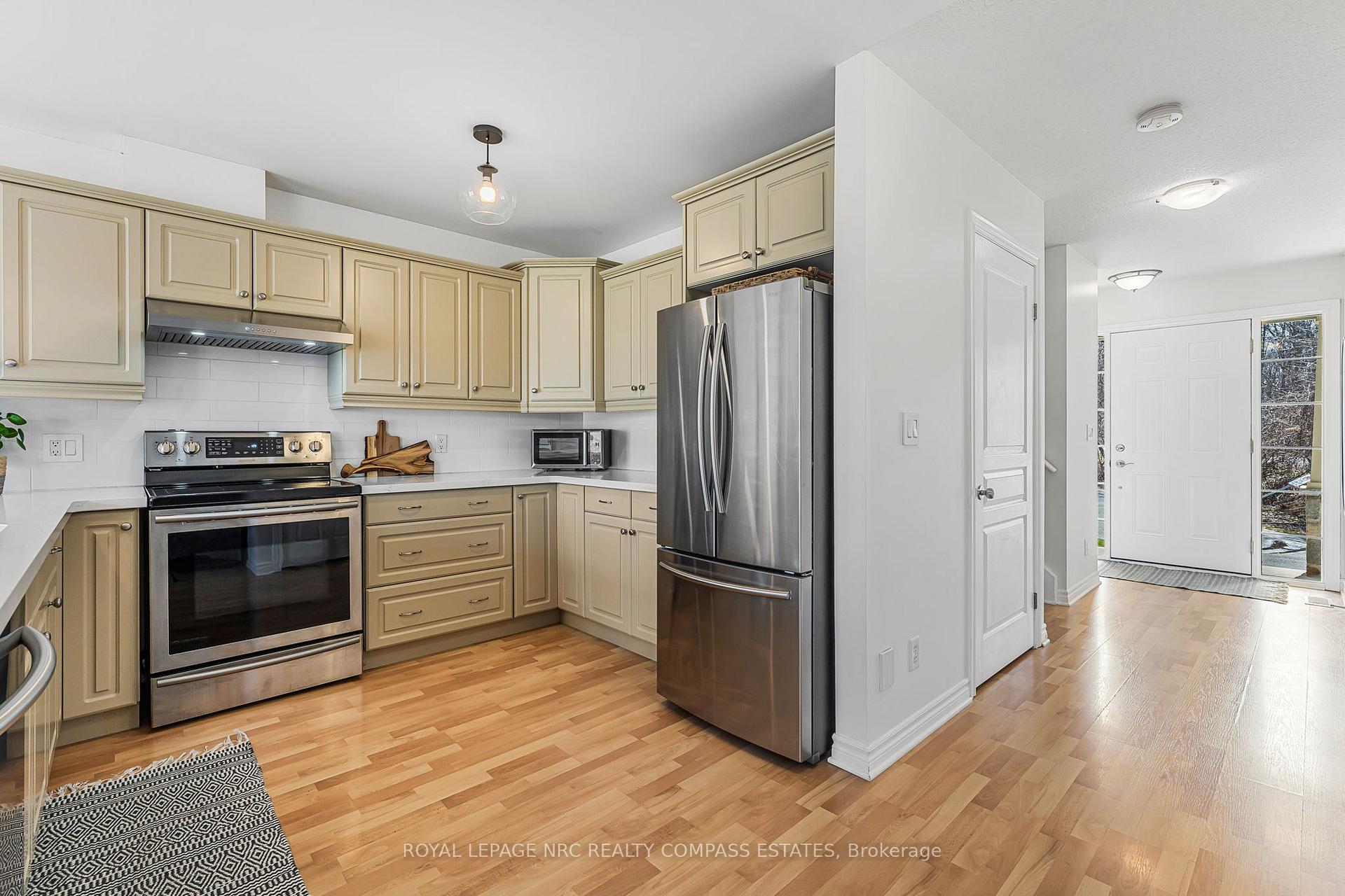 Photo 10 of Unit 4, 41 Broadway Avenue, St. Catharines, Port Weller — HOMEH
