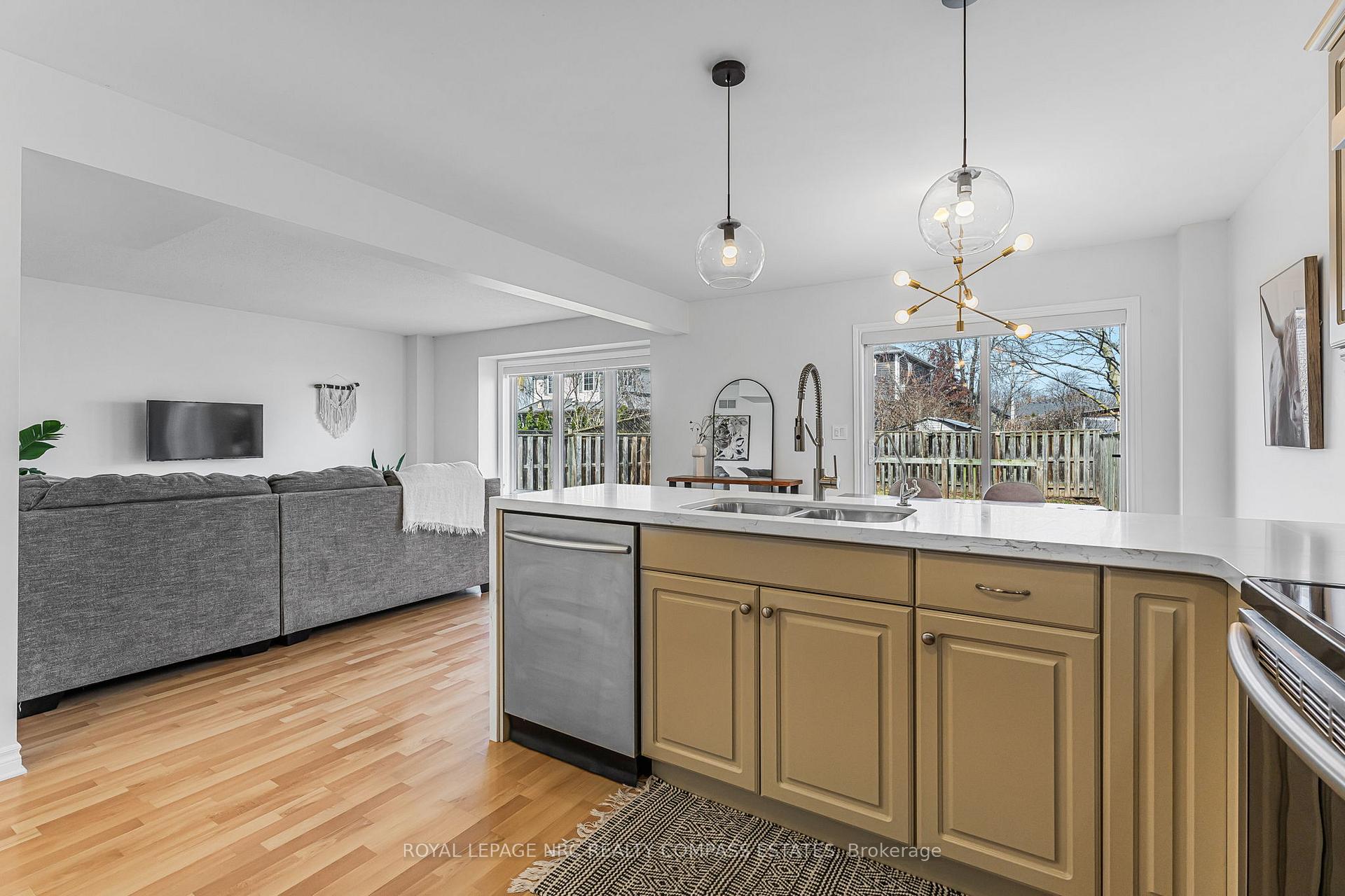 Photo 11 of Unit 4, 41 Broadway Avenue, St. Catharines, Port Weller — HOMEH