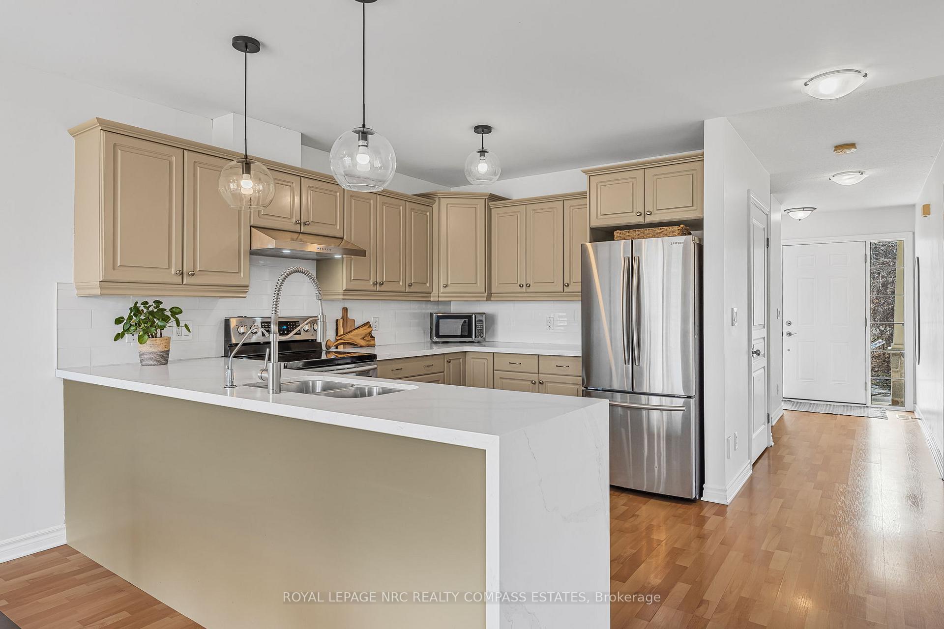 Photo 12 of Unit 4, 41 Broadway Avenue, St. Catharines, Port Weller — HOMEH
