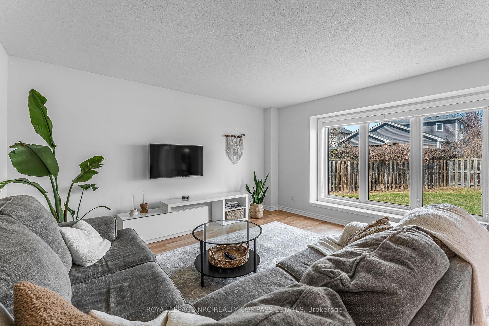 Photo 18 of Unit 4, 41 Broadway Avenue, St. Catharines, Port Weller — HOMEH