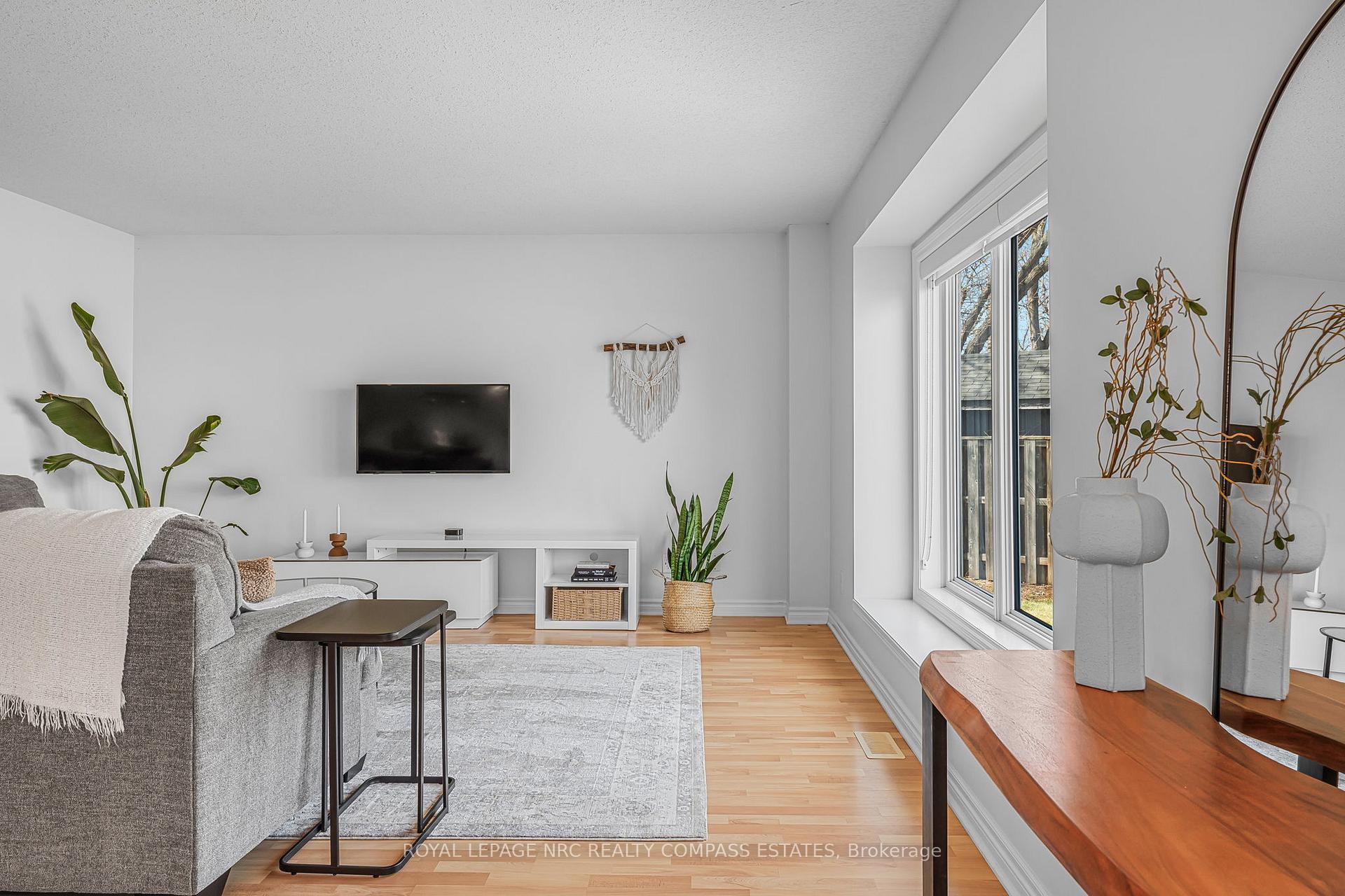 Photo 20 of Unit 4, 41 Broadway Avenue, St. Catharines, Port Weller — HOMEH