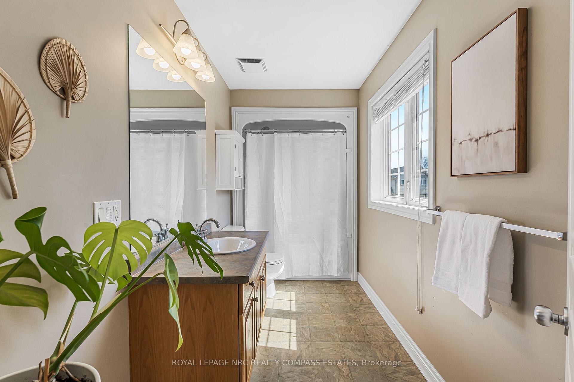 Photo 25 of Unit 4, 41 Broadway Avenue, St. Catharines, Port Weller — HOMEH