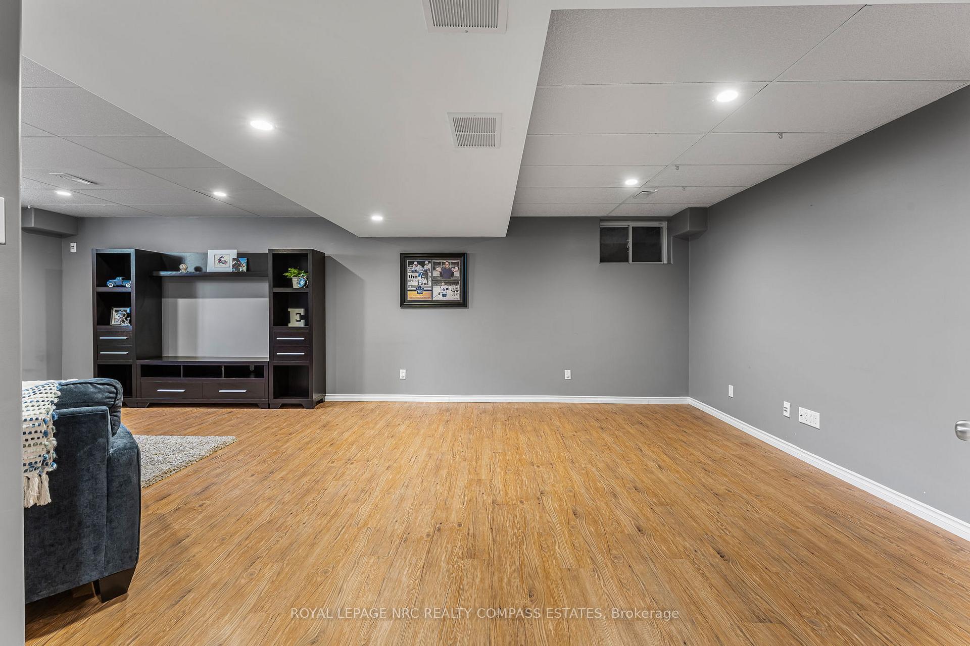 Photo 34 of Unit 4, 41 Broadway Avenue, St. Catharines, Port Weller — HOMEH
