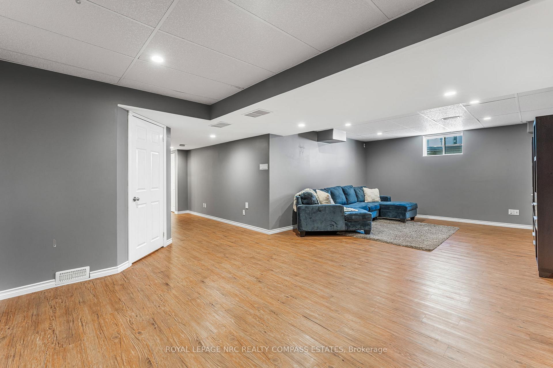 Photo 35 of Unit 4, 41 Broadway Avenue, St. Catharines, Port Weller — HOMEH