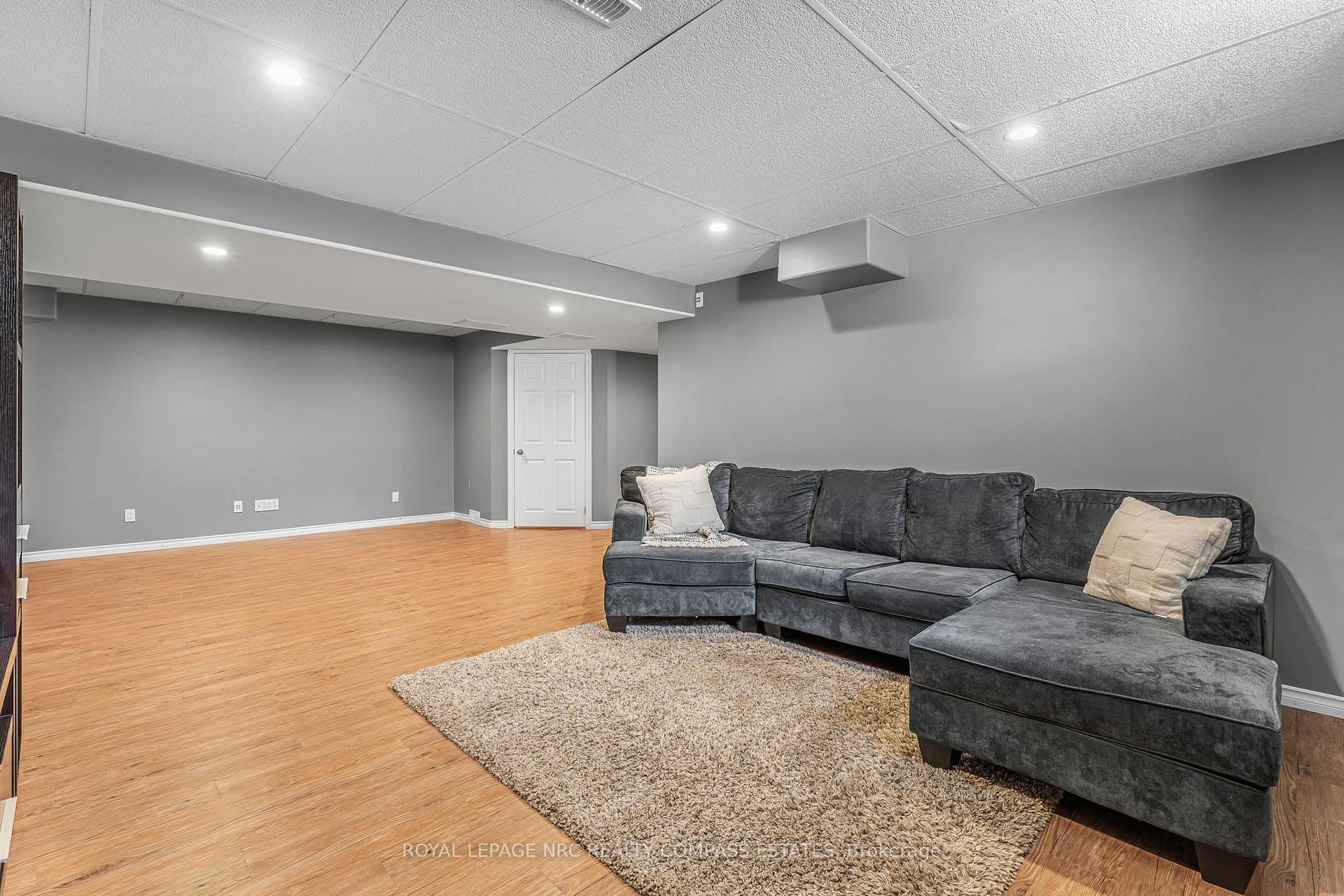 Photo 37 of Unit 4, 41 Broadway Avenue, St. Catharines, Port Weller — HOMEH