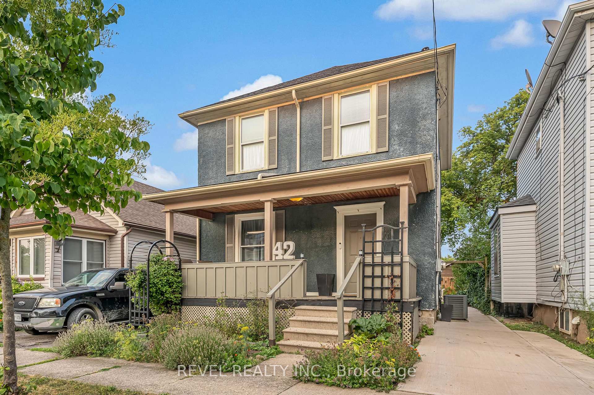 Photo 3 of 42 Berryman Avenue, St. Catharines, E. Chester — HOMEH