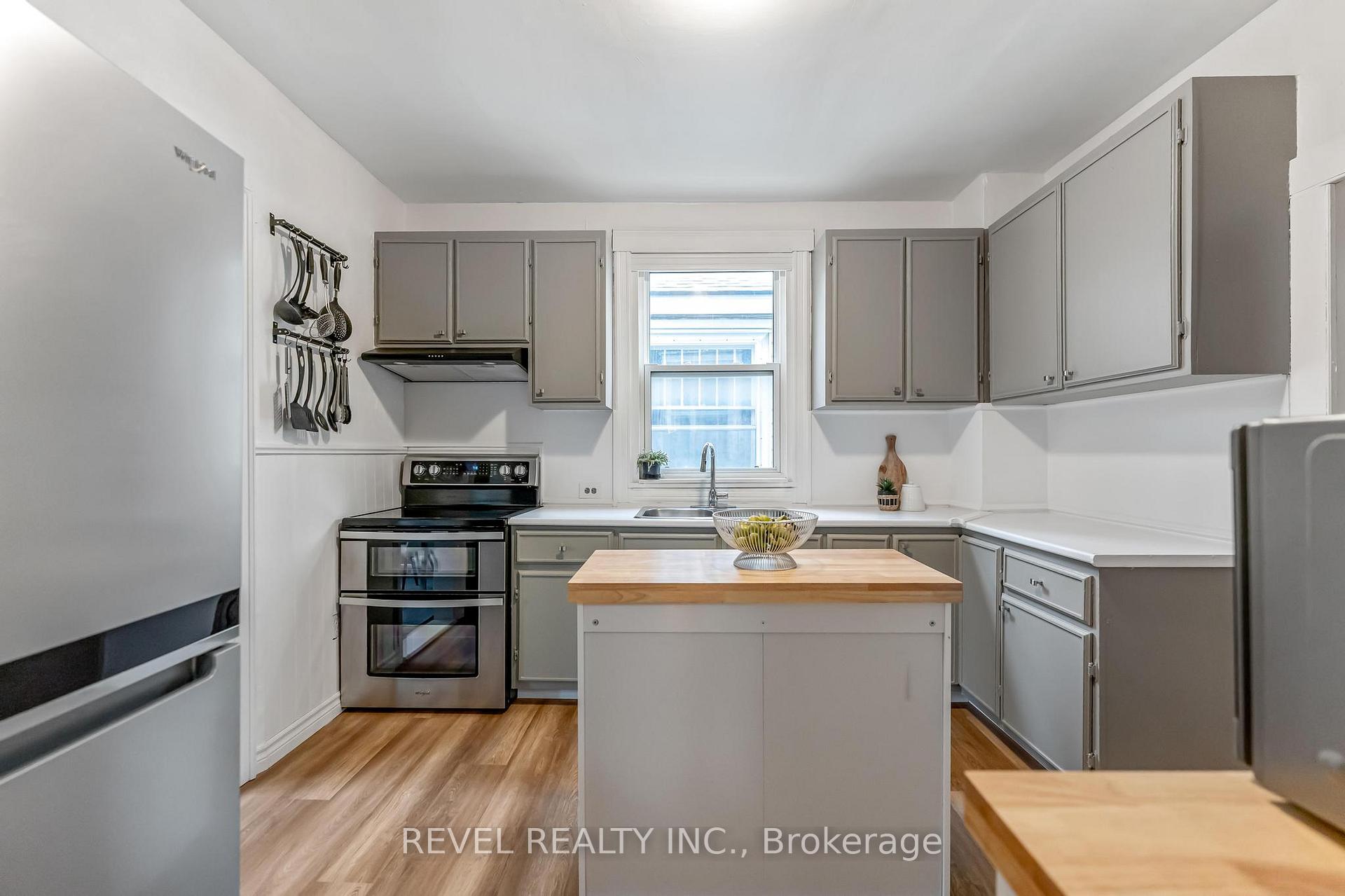 Photo 12 of 42 Berryman Avenue, St. Catharines, E. Chester — HOMEH