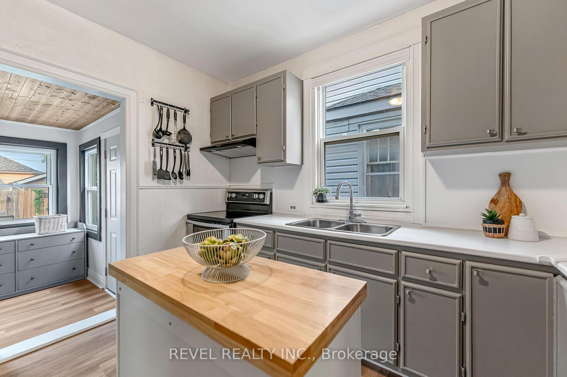 Photo 17 of 42 Berryman Avenue, St. Catharines, E. Chester — HOMEH