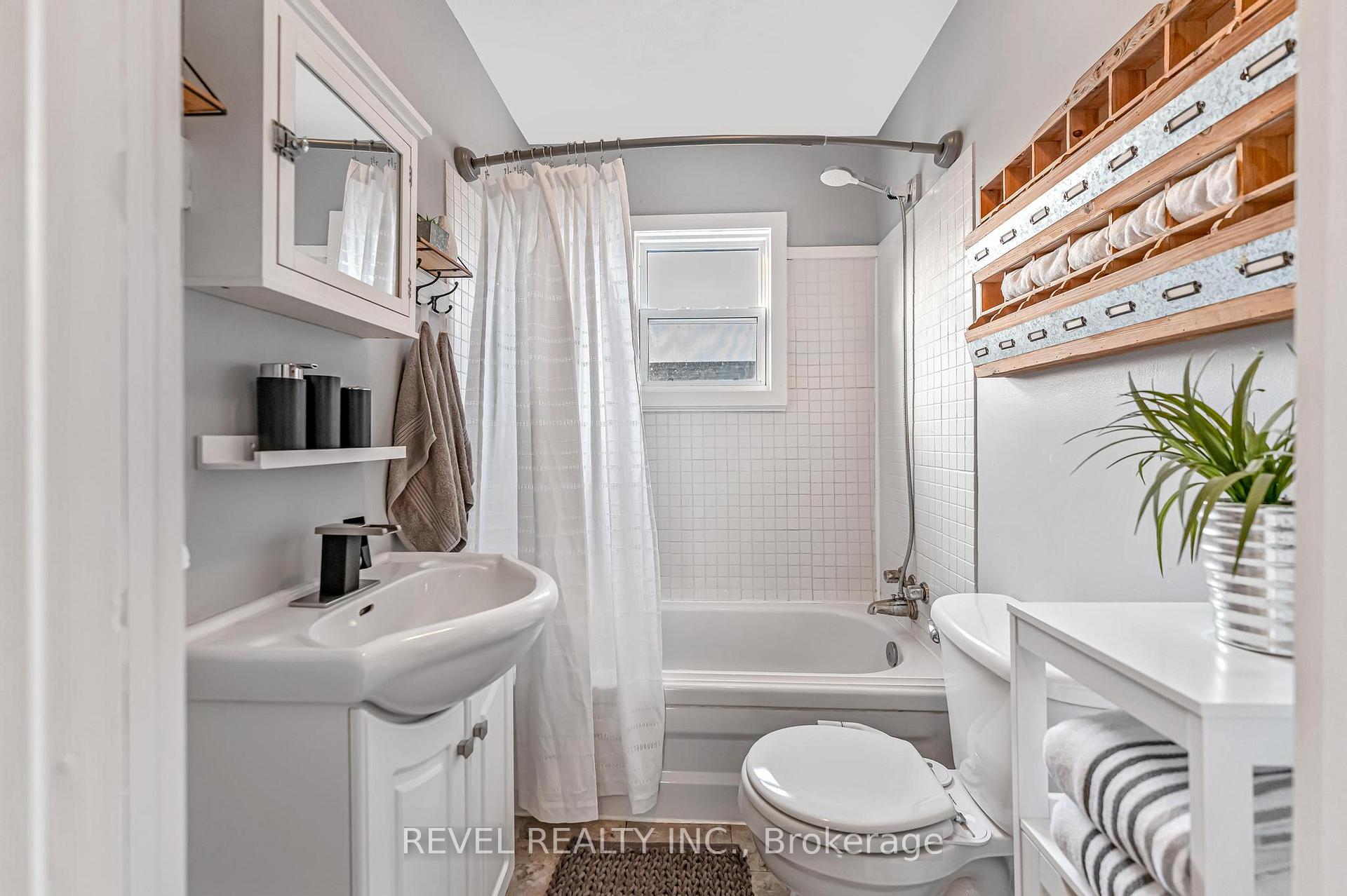 Photo 29 of 42 Berryman Avenue, St. Catharines, E. Chester — HOMEH