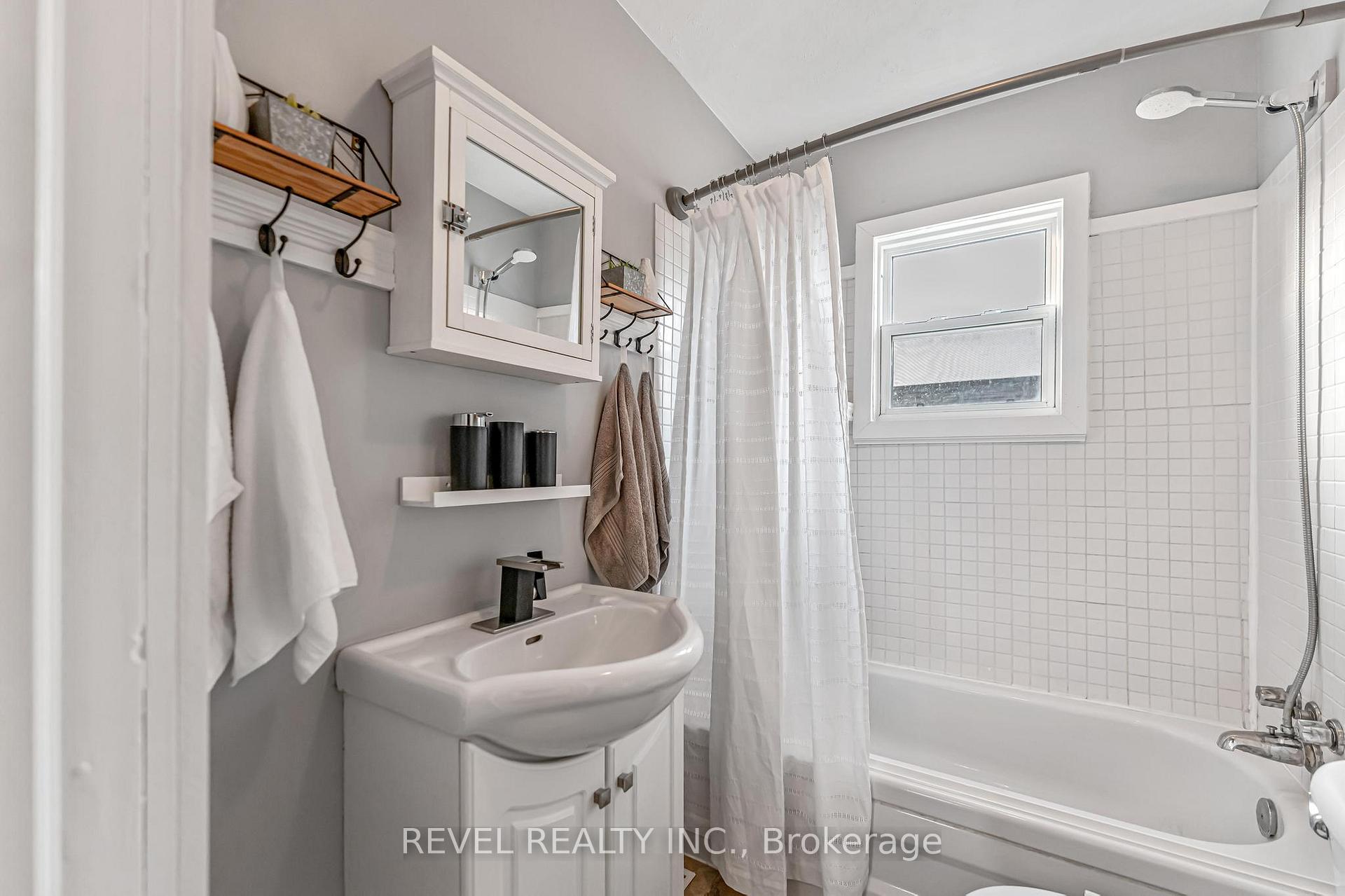 Photo 30 of 42 Berryman Avenue, St. Catharines, E. Chester — HOMEH