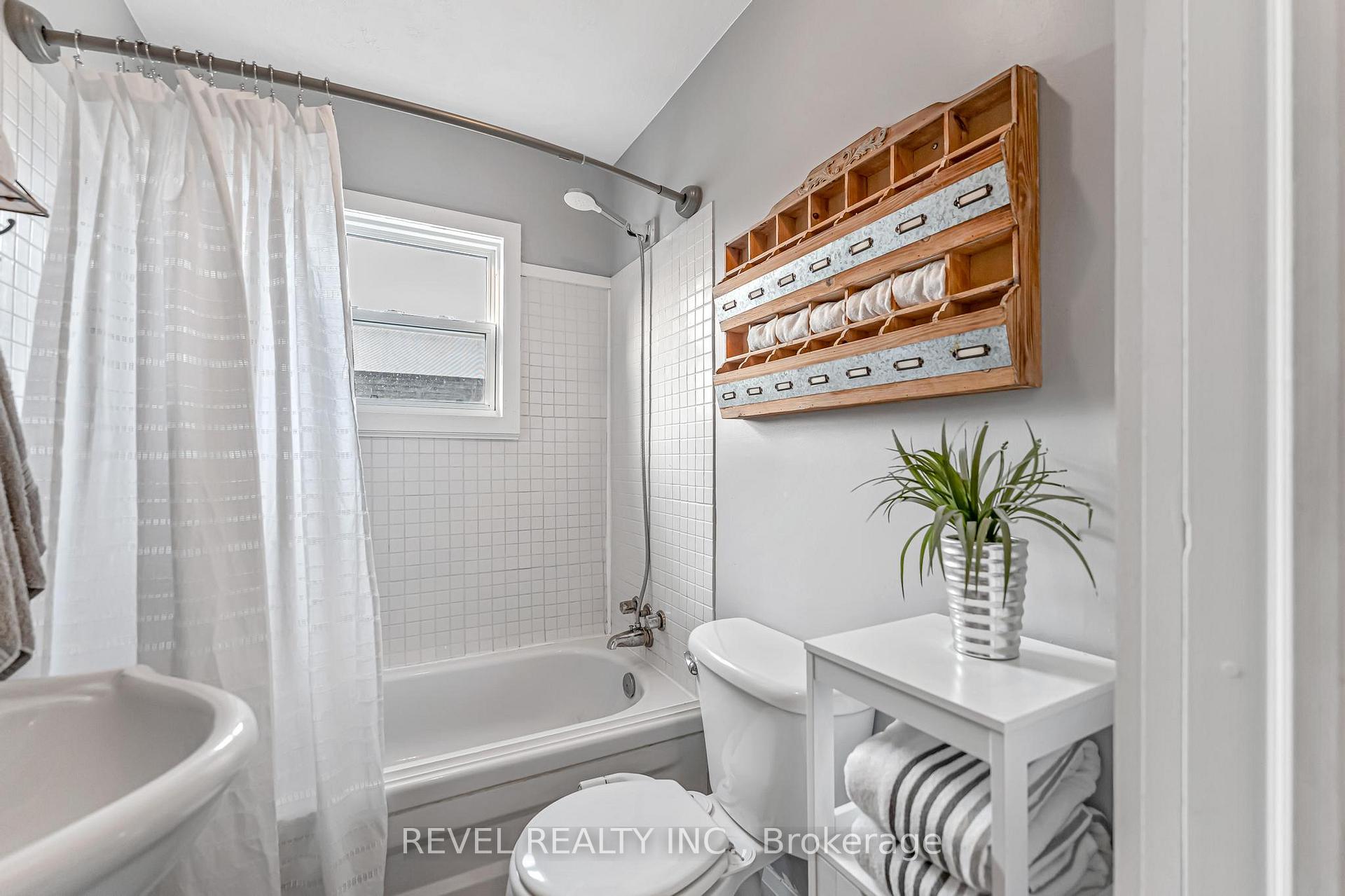 Photo 31 of 42 Berryman Avenue, St. Catharines, E. Chester — HOMEH
