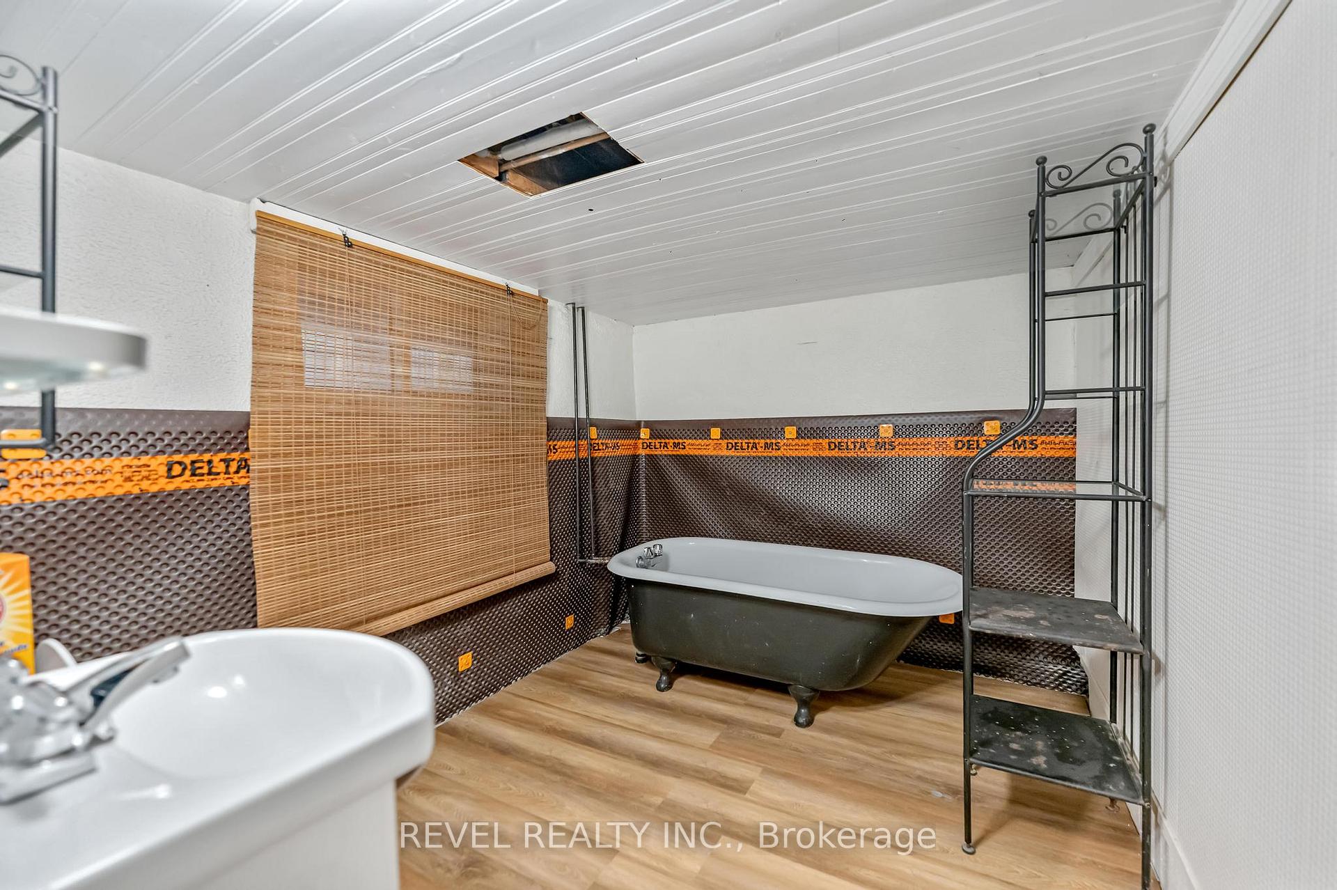 Photo 33 of 42 Berryman Avenue, St. Catharines, E. Chester — HOMEH