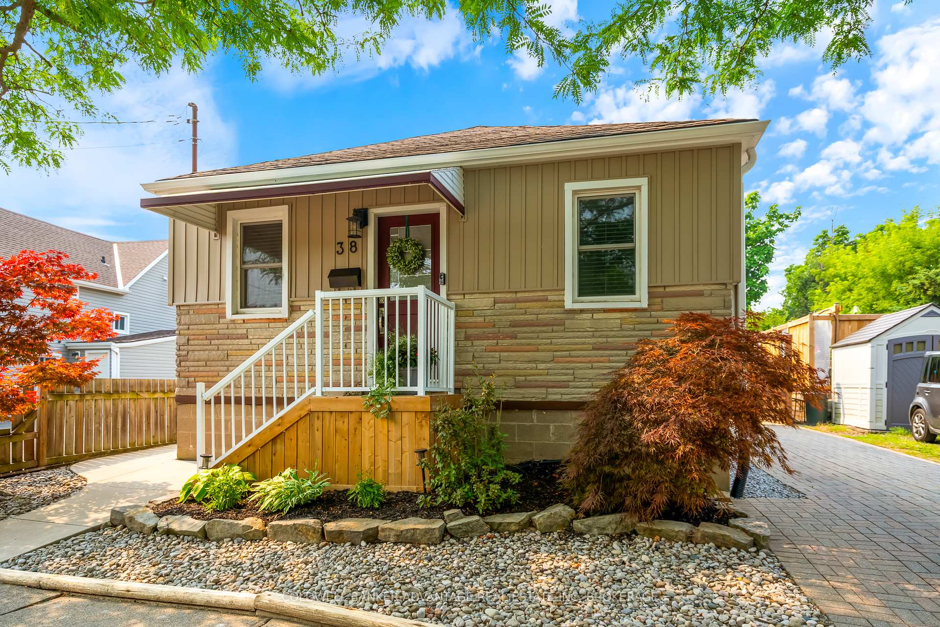 Photo 2 of 38 Hamilton Street, St. Catharines, Western Hill — HOMEH