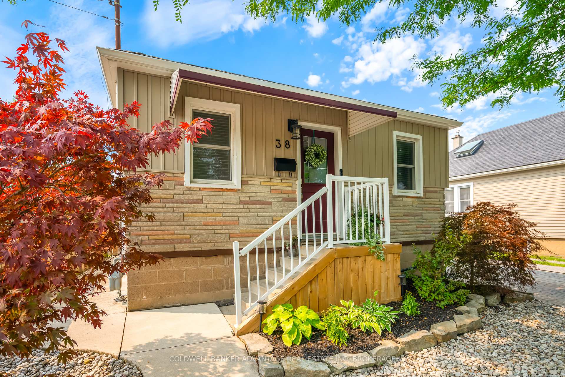 Photo 4 of 38 Hamilton Street, St. Catharines, Western Hill — HOMEH