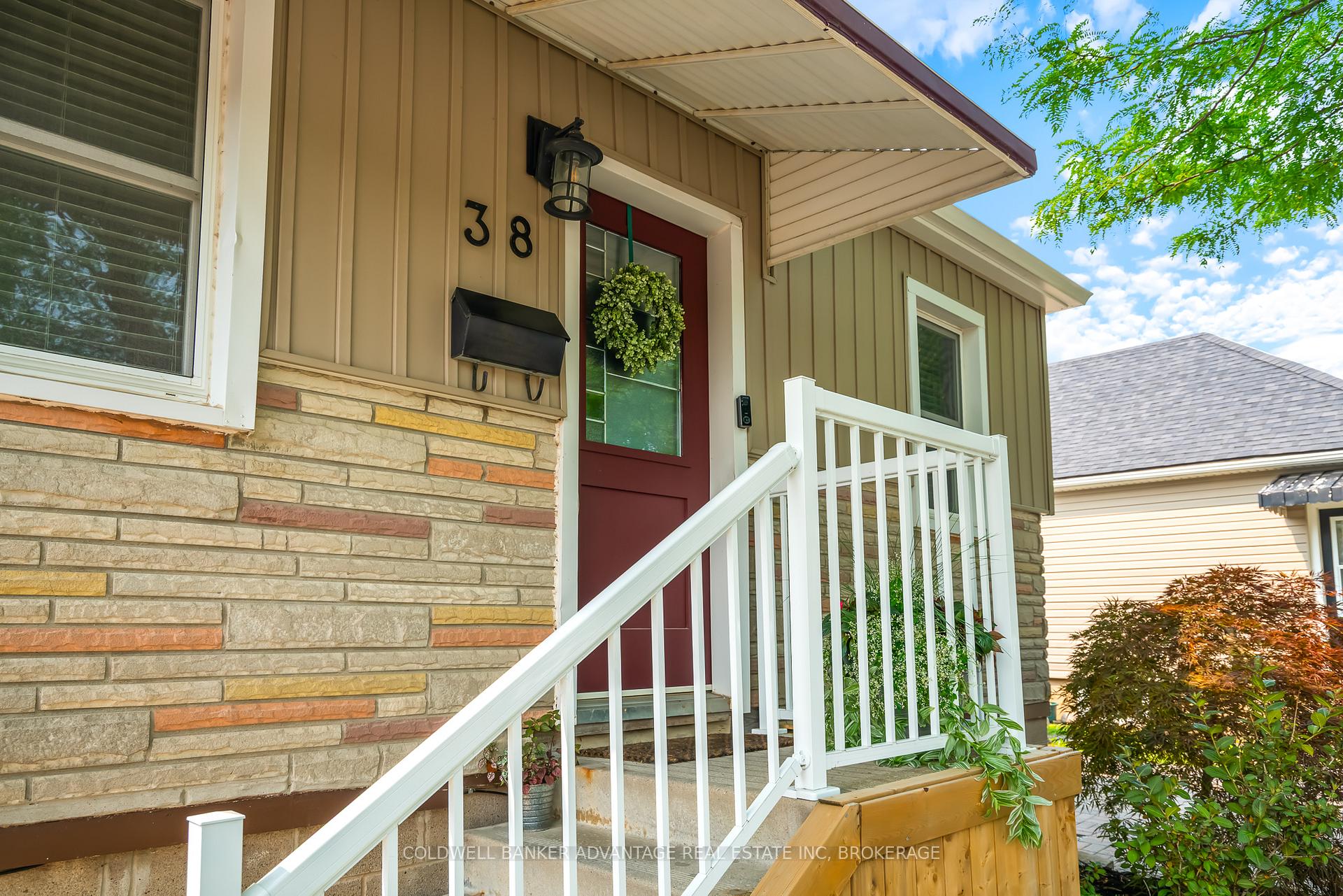 Photo 5 of 38 Hamilton Street, St. Catharines, Western Hill — HOMEH