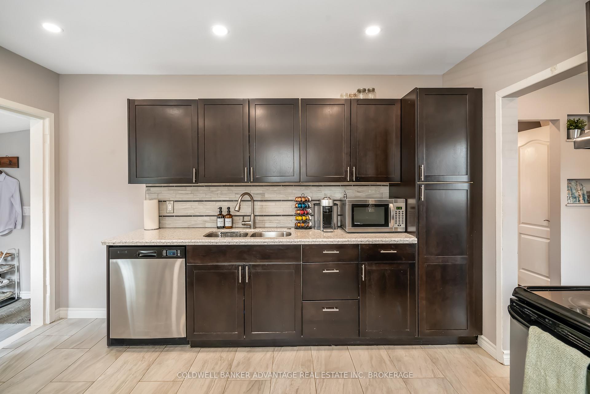 Photo 16 of 38 Hamilton Street, St. Catharines, Western Hill — HOMEH