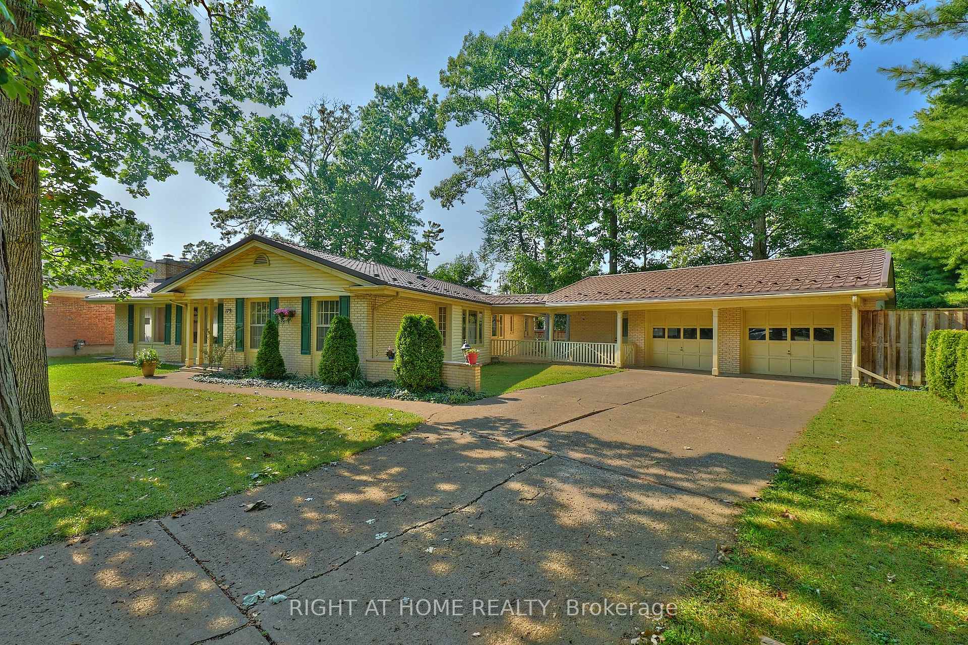 Photo 3 of 179 Lockhart Drive, St. Catharines, Glendale/Glenridge — HOMEH