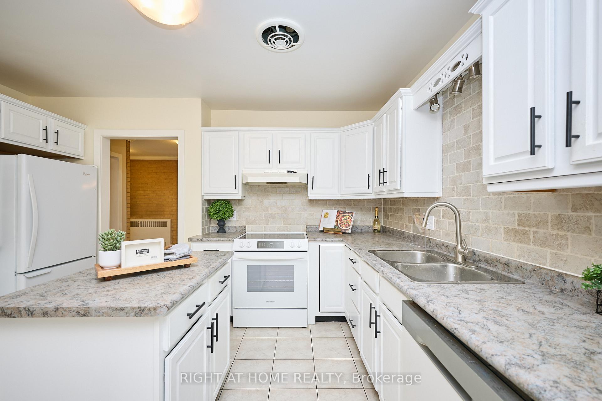 Photo 15 of 179 Lockhart Drive, St. Catharines, Glendale/Glenridge — HOMEH
