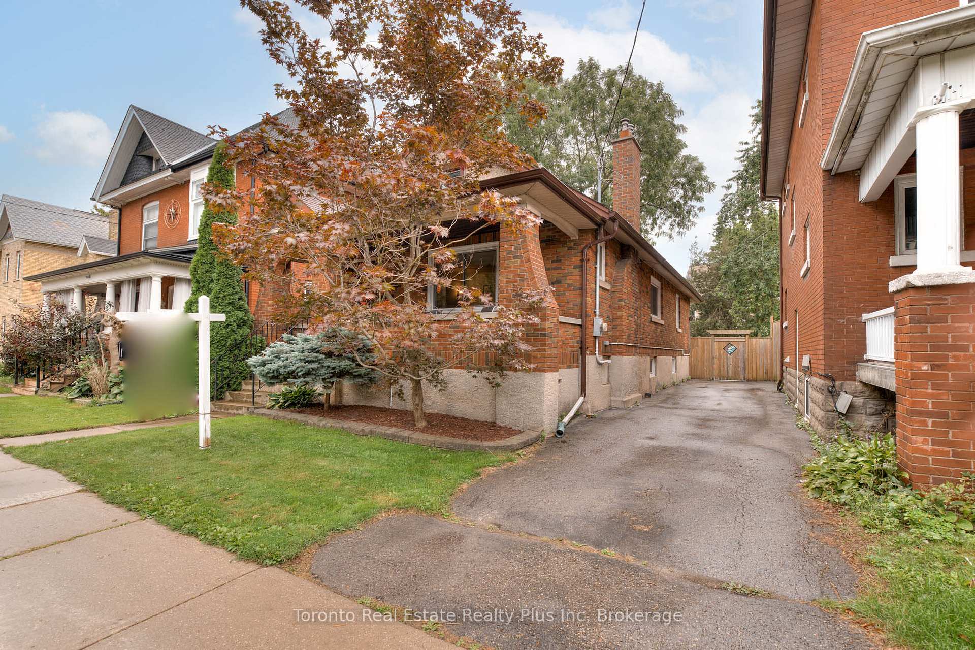 Photo 6 of 30 Scott Street, St. Thomas — HOMEH