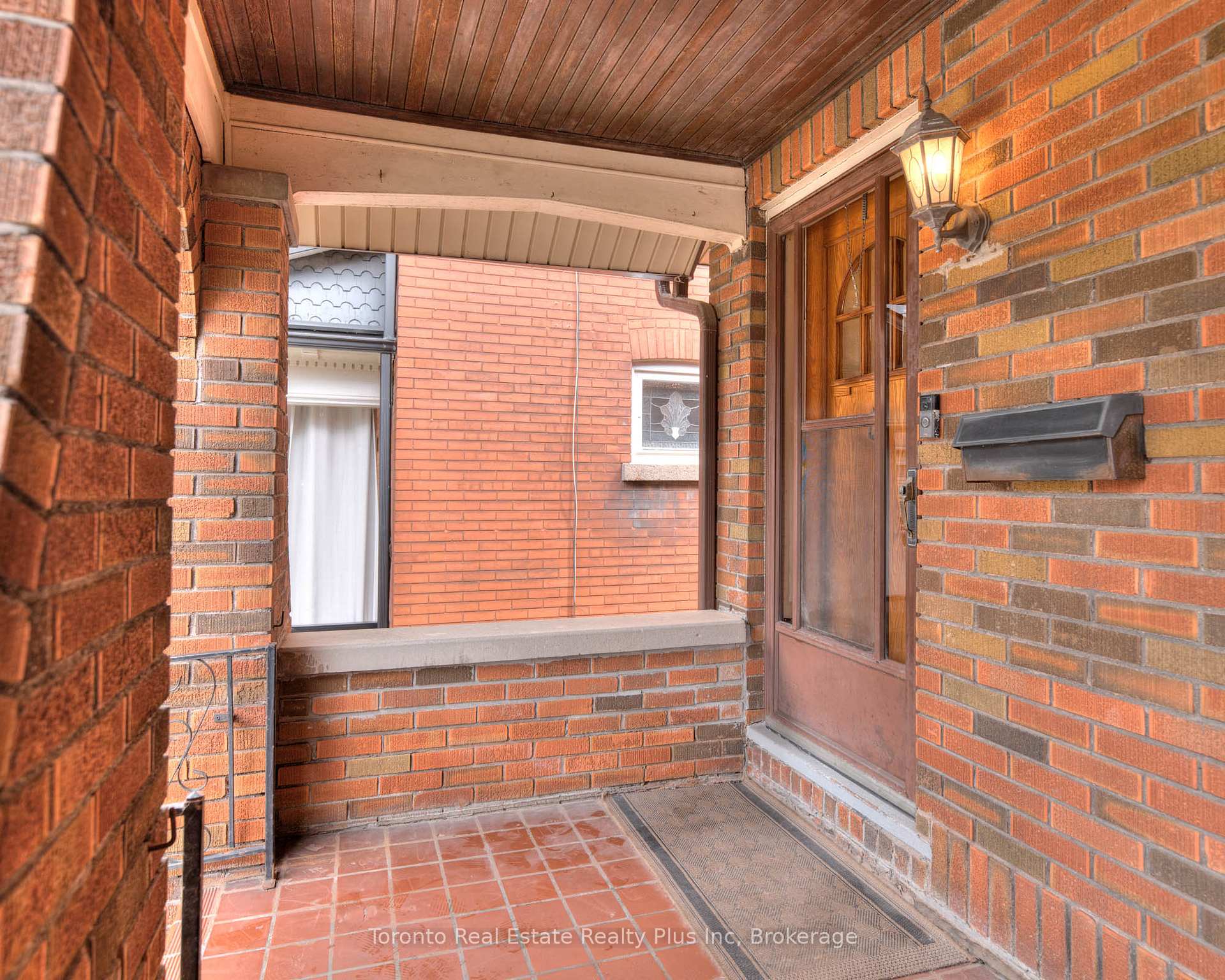 Photo 9 of 30 Scott Street, St. Thomas — HOMEH