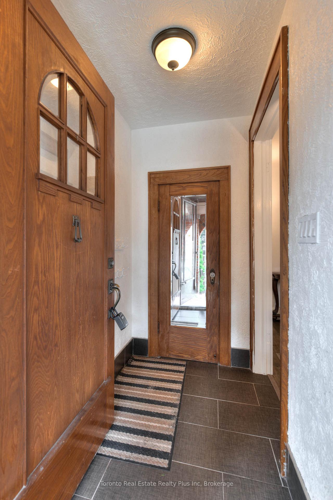 Photo 10 of 30 Scott Street, St. Thomas — HOMEH