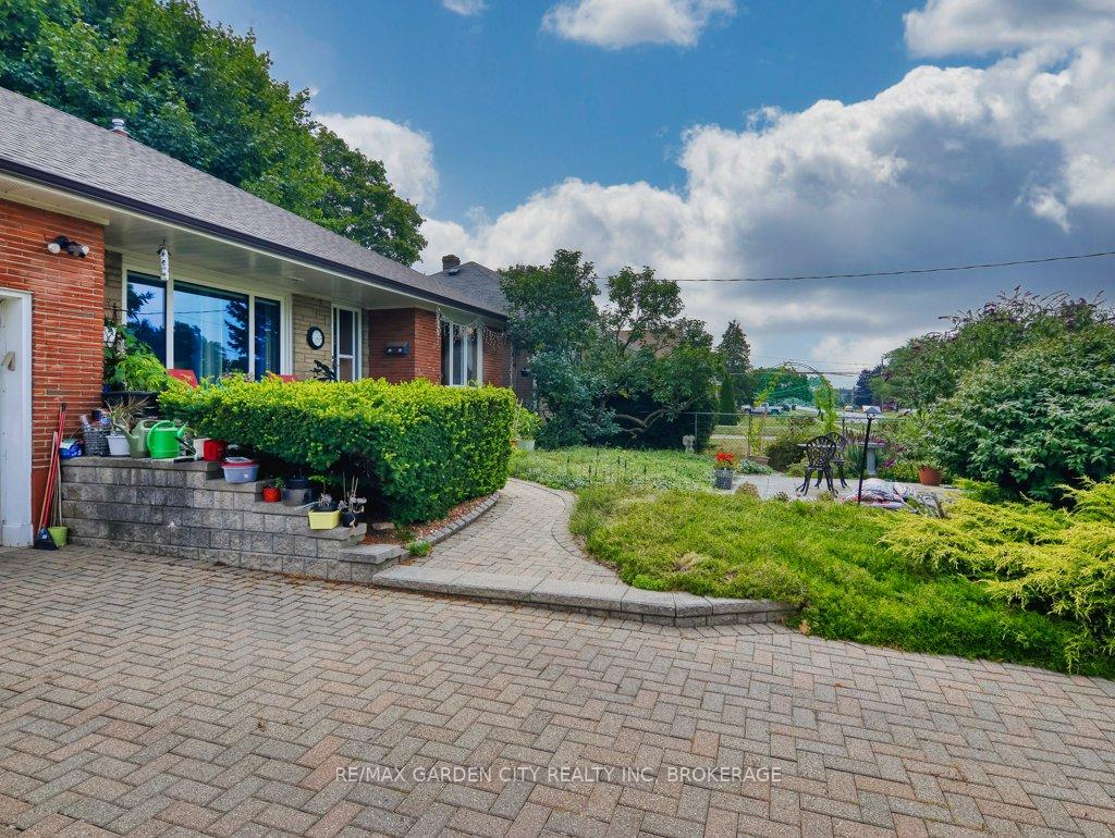 Photo 3 of 64 Dorothy Street, St. Catharines, Lakeport — HOMEH