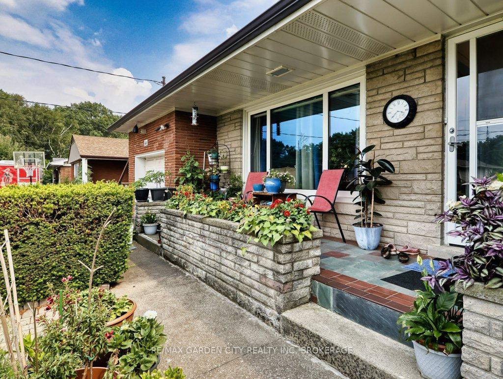 Photo 5 of 64 Dorothy Street, St. Catharines, Lakeport — HOMEH