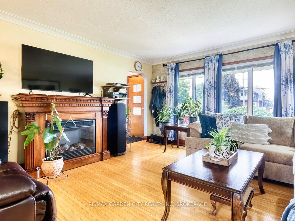 Photo 10 of 64 Dorothy Street, St. Catharines, Lakeport — HOMEH