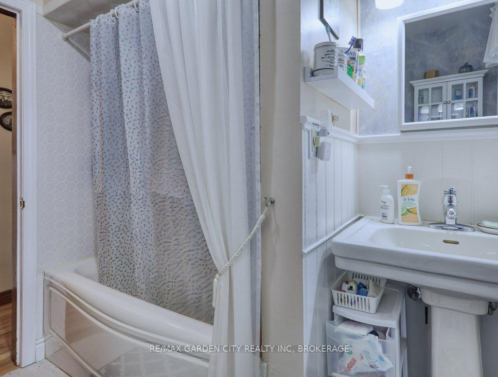 Photo 23 of 64 Dorothy Street, St. Catharines, Lakeport — HOMEH
