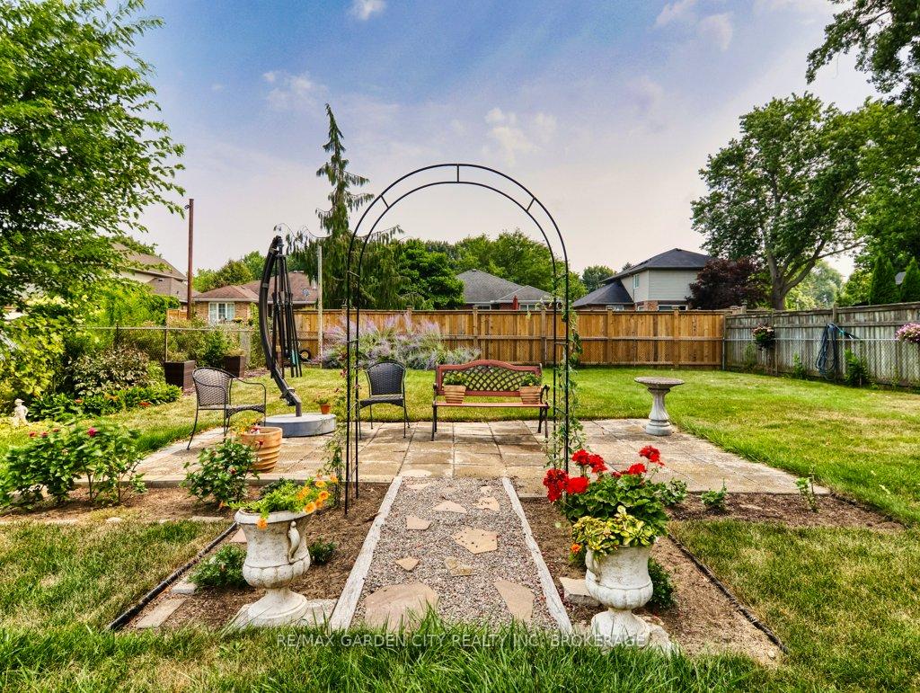 Photo 39 of 64 Dorothy Street, St. Catharines, Lakeport — HOMEH