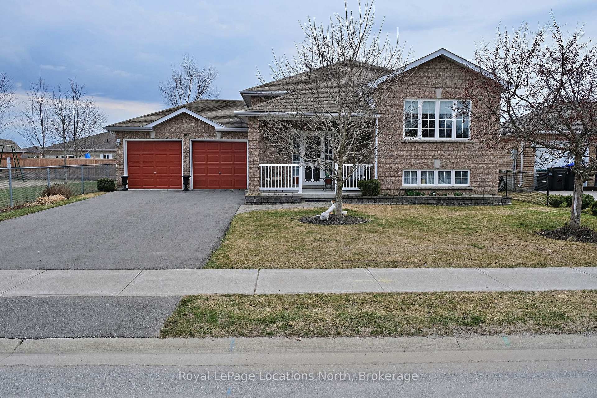 Photo 1 of 19 Whitfield Crescent, Springwater, Elmvale — HOMEH