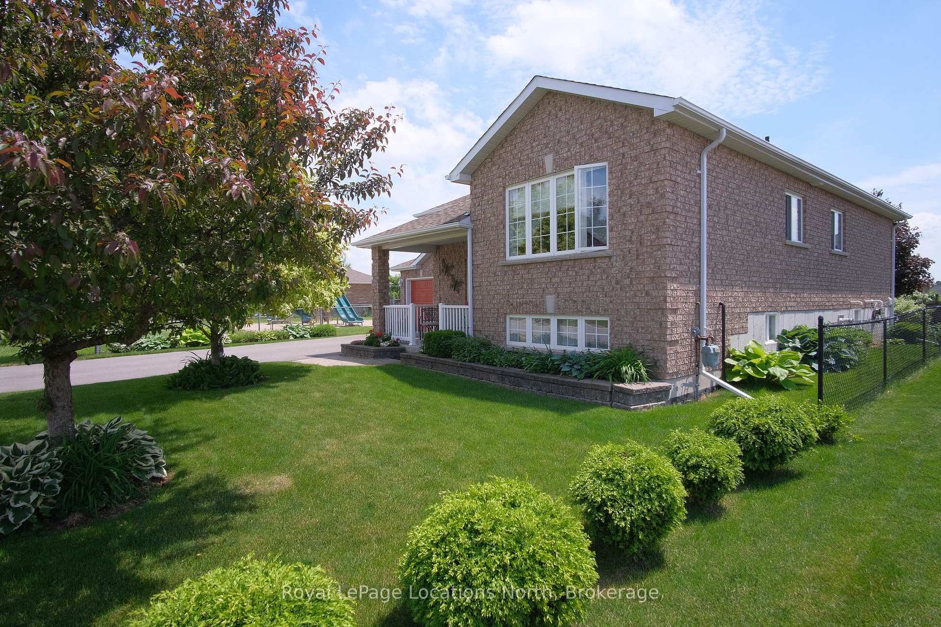 Photo 4 of 19 Whitfield Crescent, Springwater, Elmvale — HOMEH