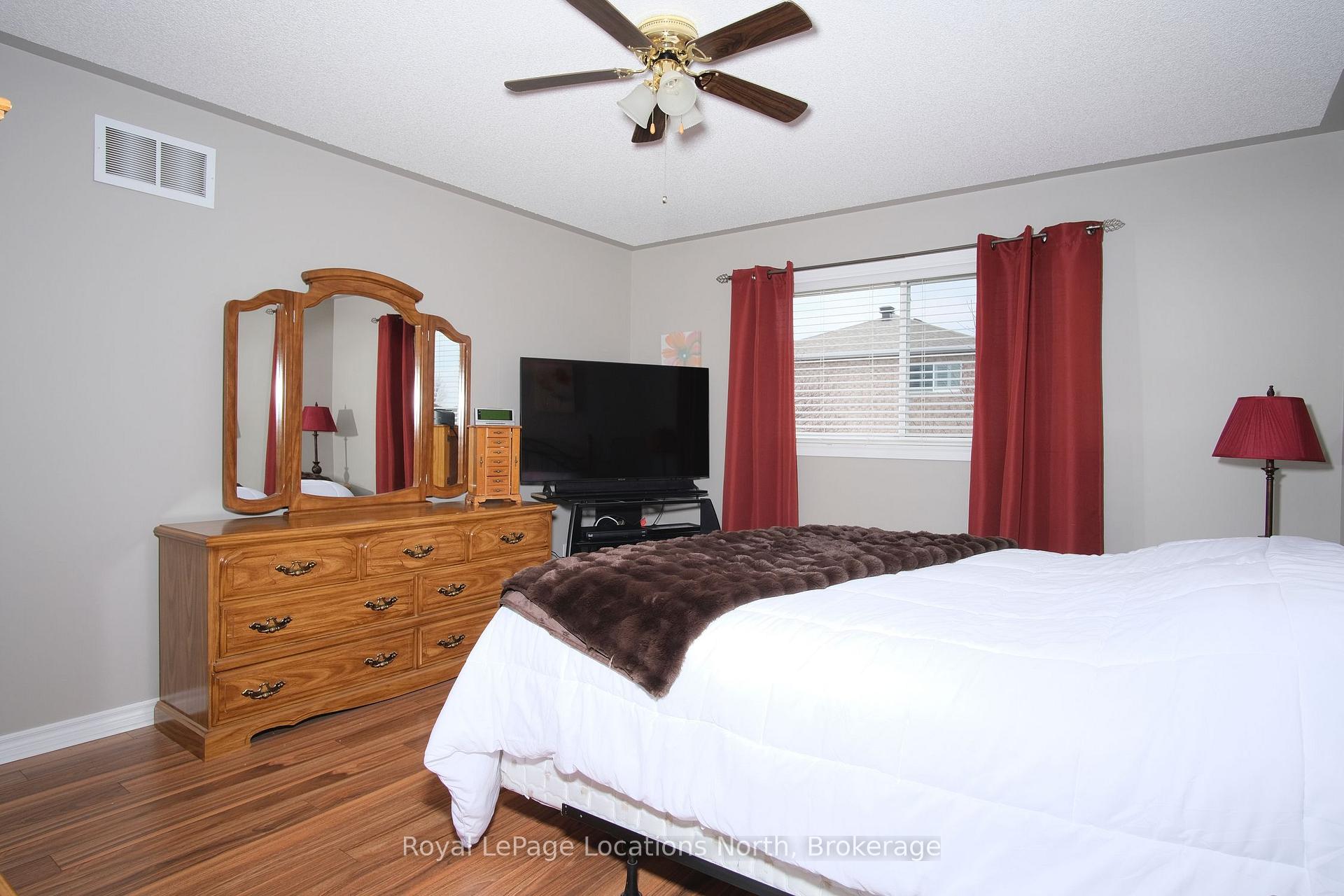 Photo 17 of 19 Whitfield Crescent, Springwater, Elmvale — HOMEH