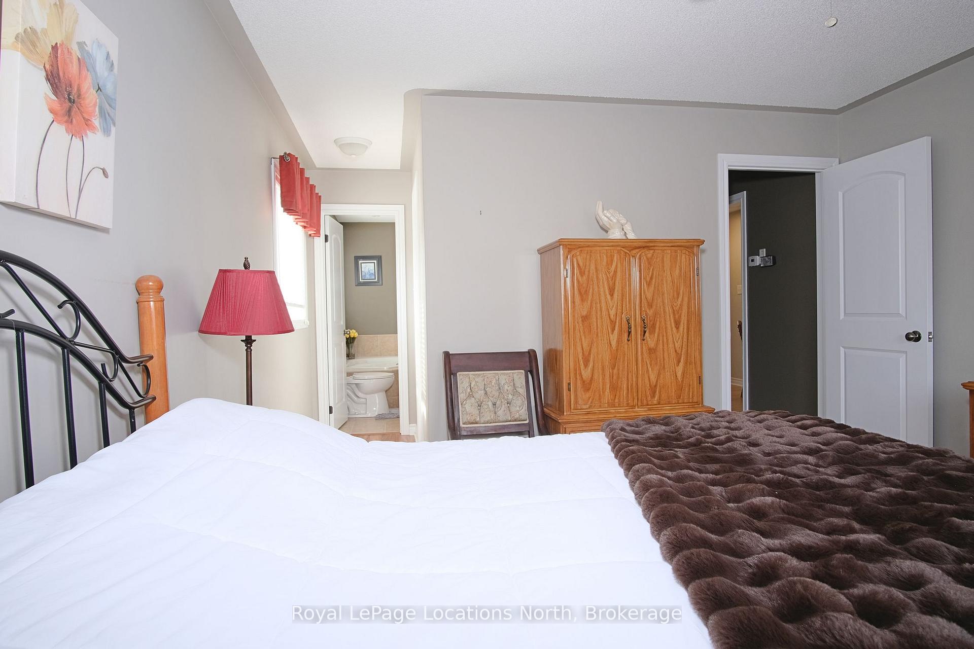 Photo 18 of 19 Whitfield Crescent, Springwater, Elmvale — HOMEH