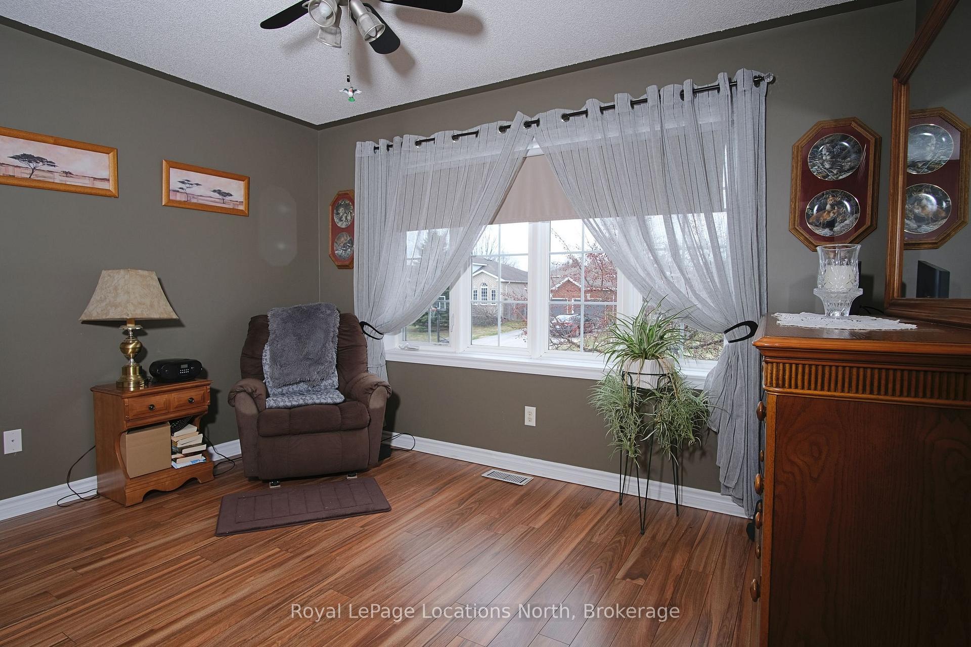 Photo 23 of 19 Whitfield Crescent, Springwater, Elmvale — HOMEH