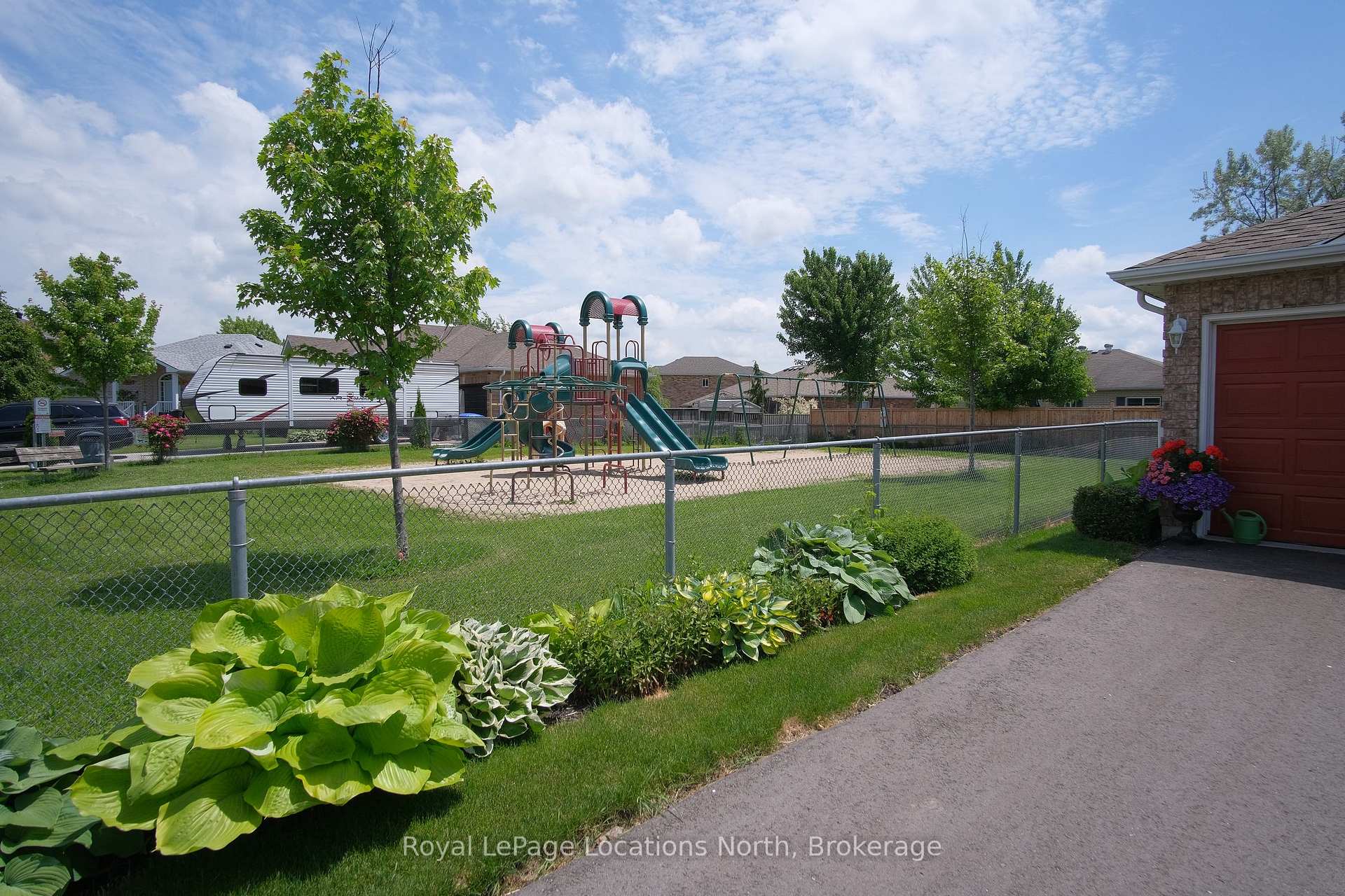Photo 35 of 19 Whitfield Crescent, Springwater, Elmvale — HOMEH