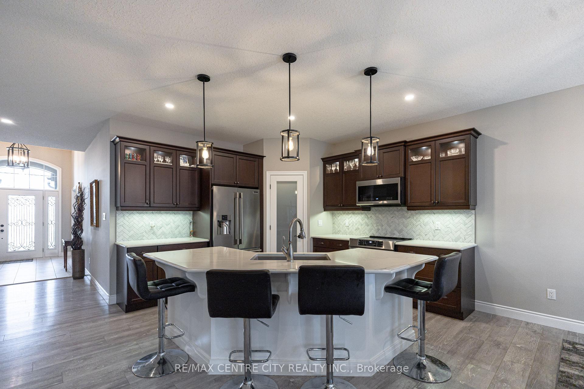 Photo 7 of 18 Murifield Drive, St. Thomas — HOMEH