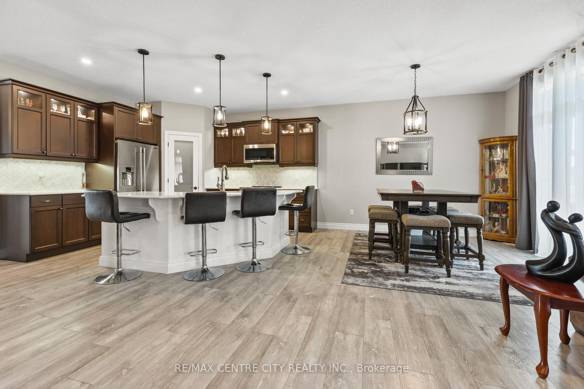 Photo 8 of 18 Murifield Drive, St. Thomas — HOMEH