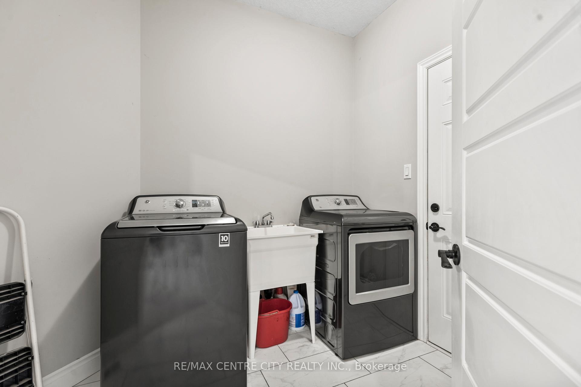 Photo 15 of 18 Murifield Drive, St. Thomas — HOMEH