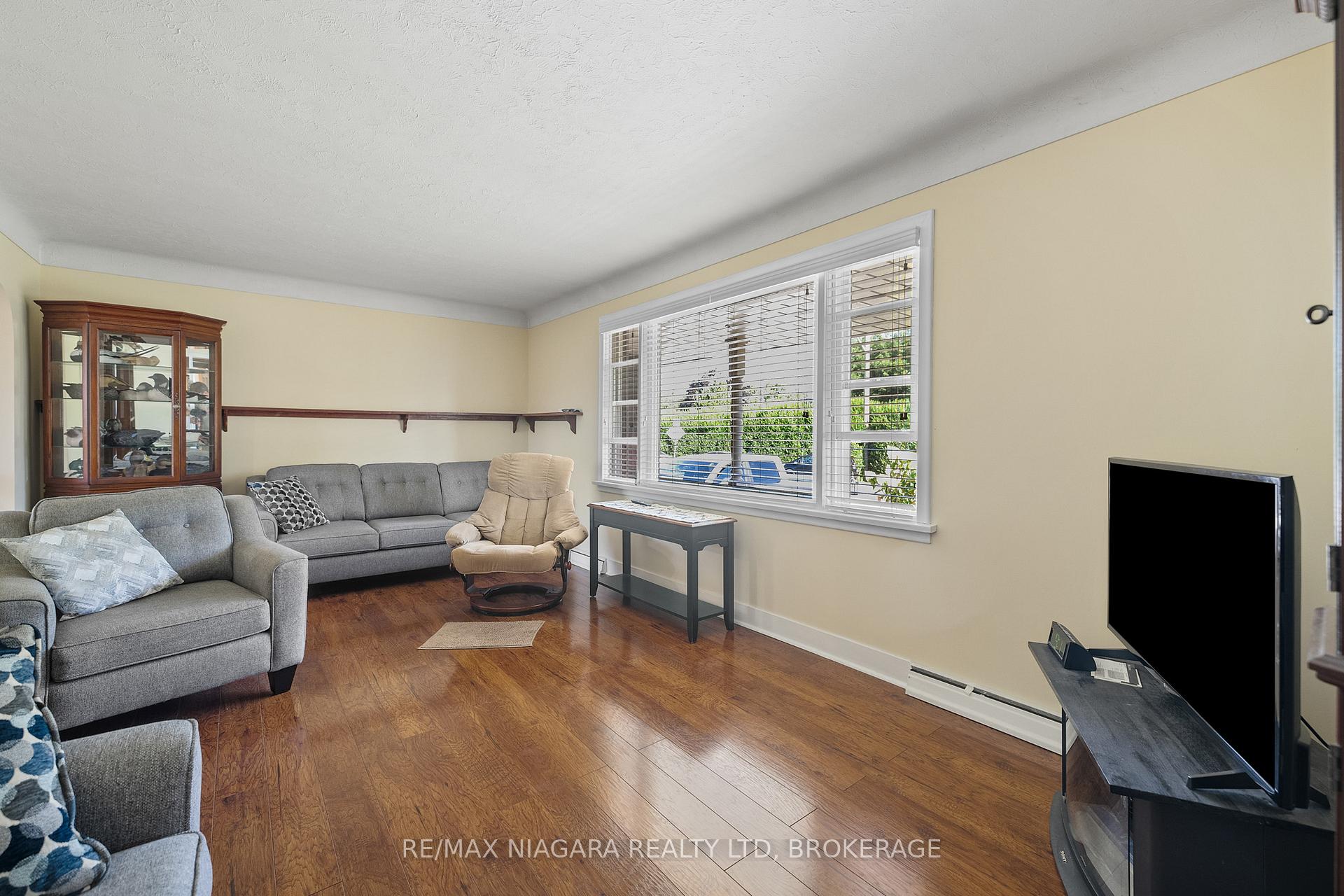 Photo 5 of 4 Cayuga Street, St. Catharines, Haig — HOMEH