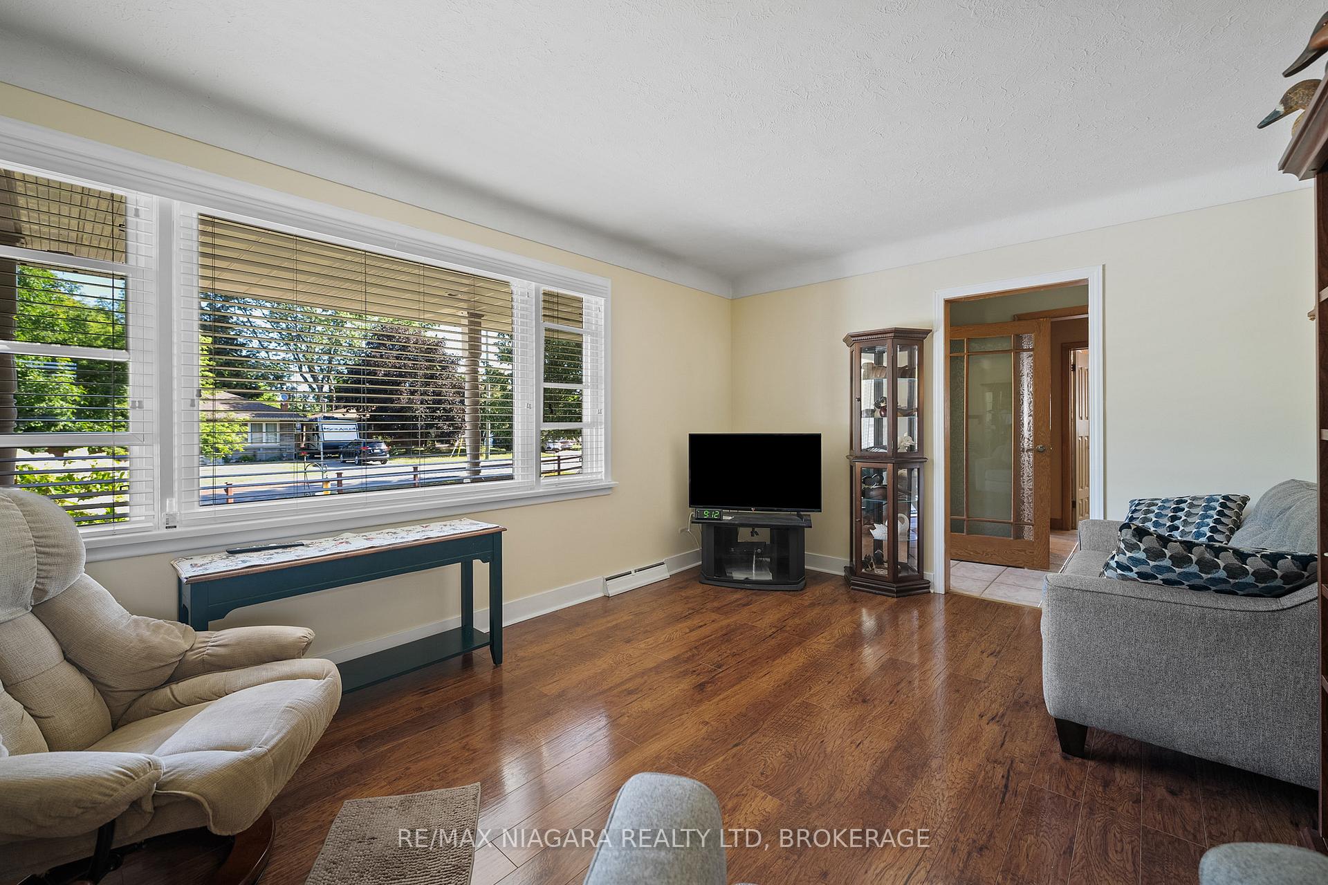 Photo 6 of 4 Cayuga Street, St. Catharines, Haig — HOMEH