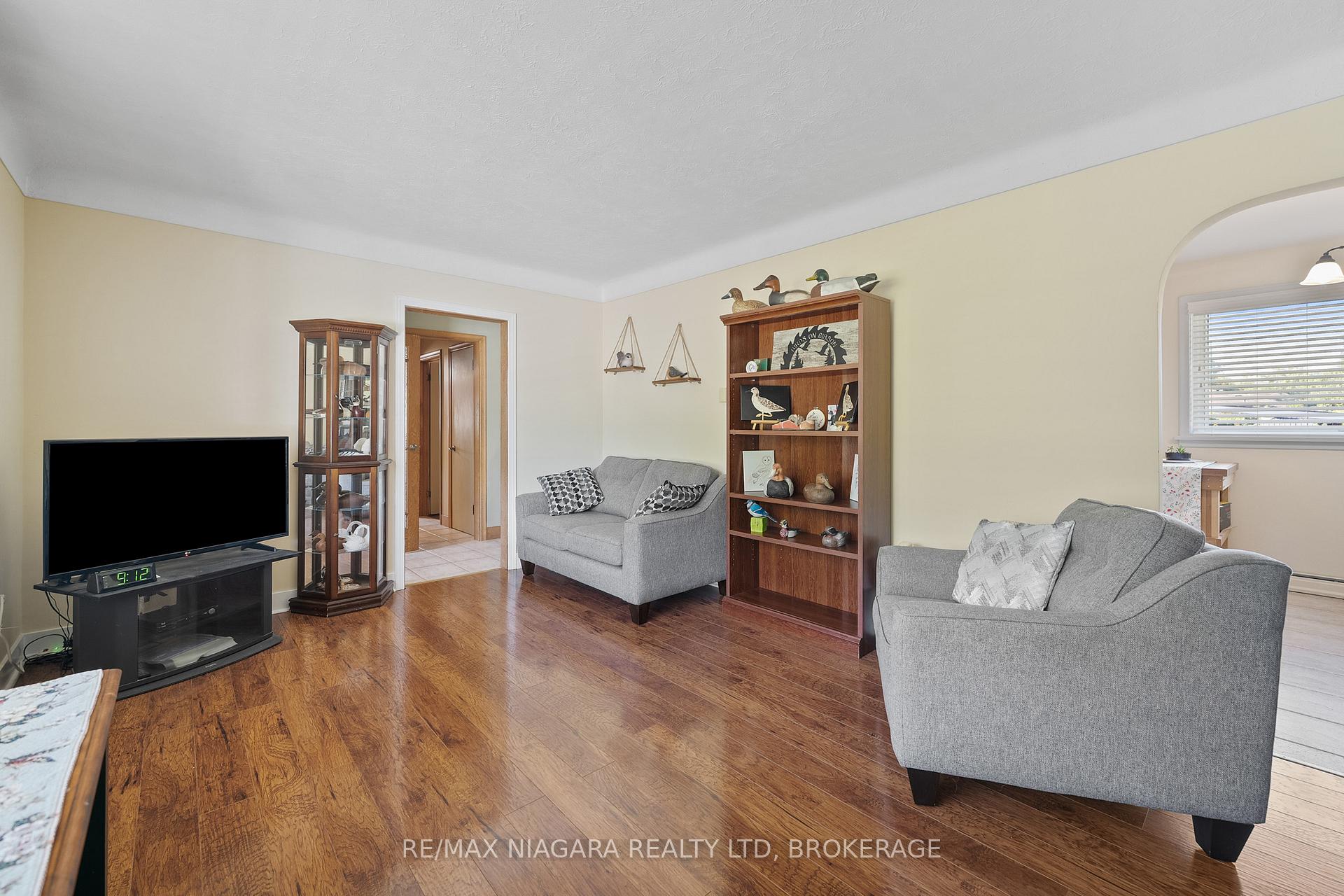 Photo 7 of 4 Cayuga Street, St. Catharines, Haig — HOMEH