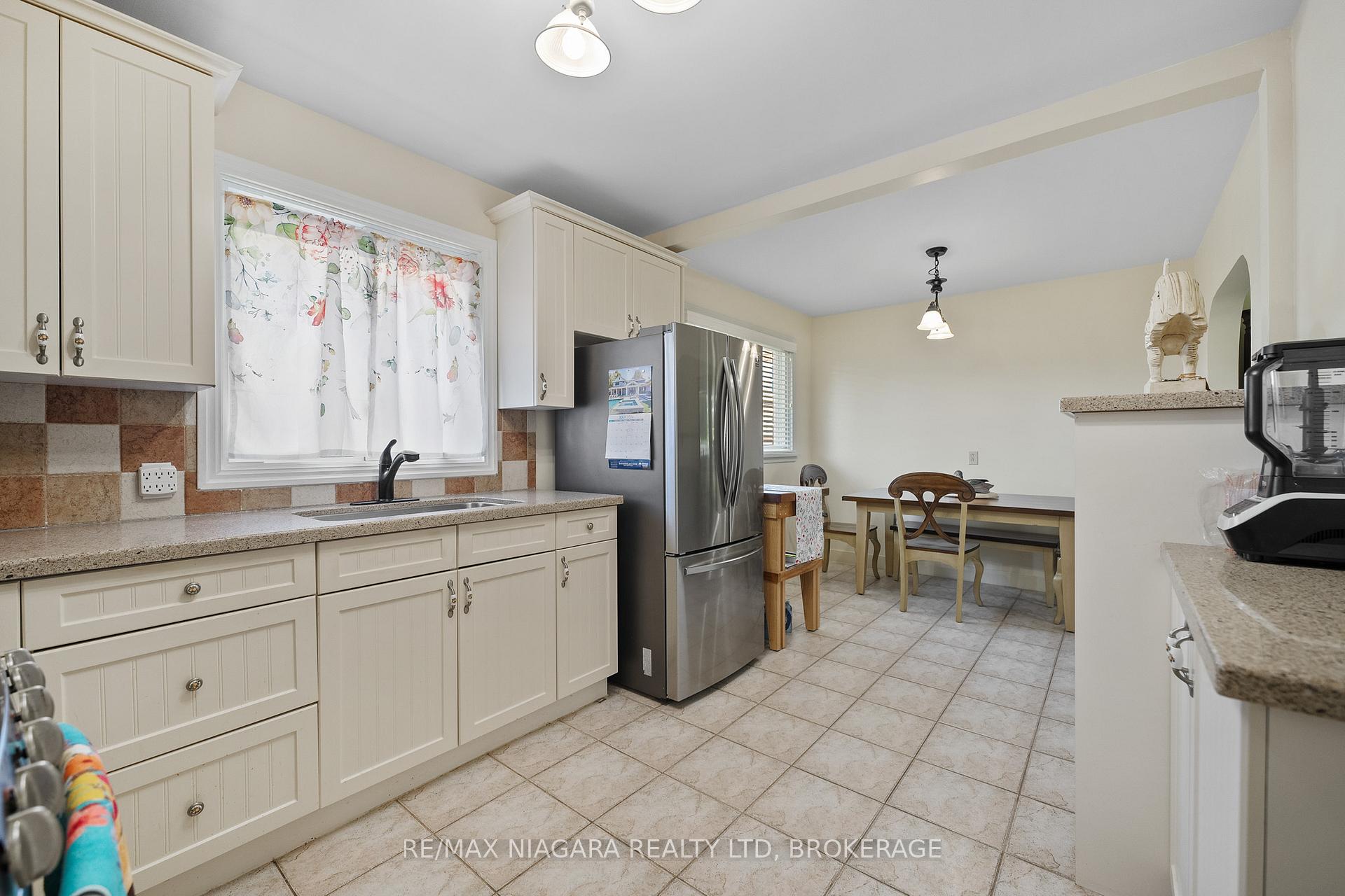 Photo 10 of 4 Cayuga Street, St. Catharines, Haig — HOMEH