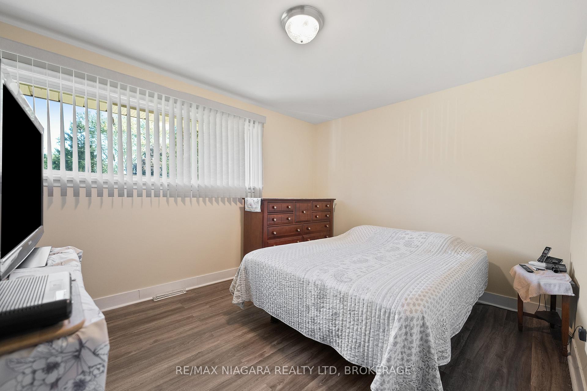 Photo 12 of 4 Cayuga Street, St. Catharines, Haig — HOMEH