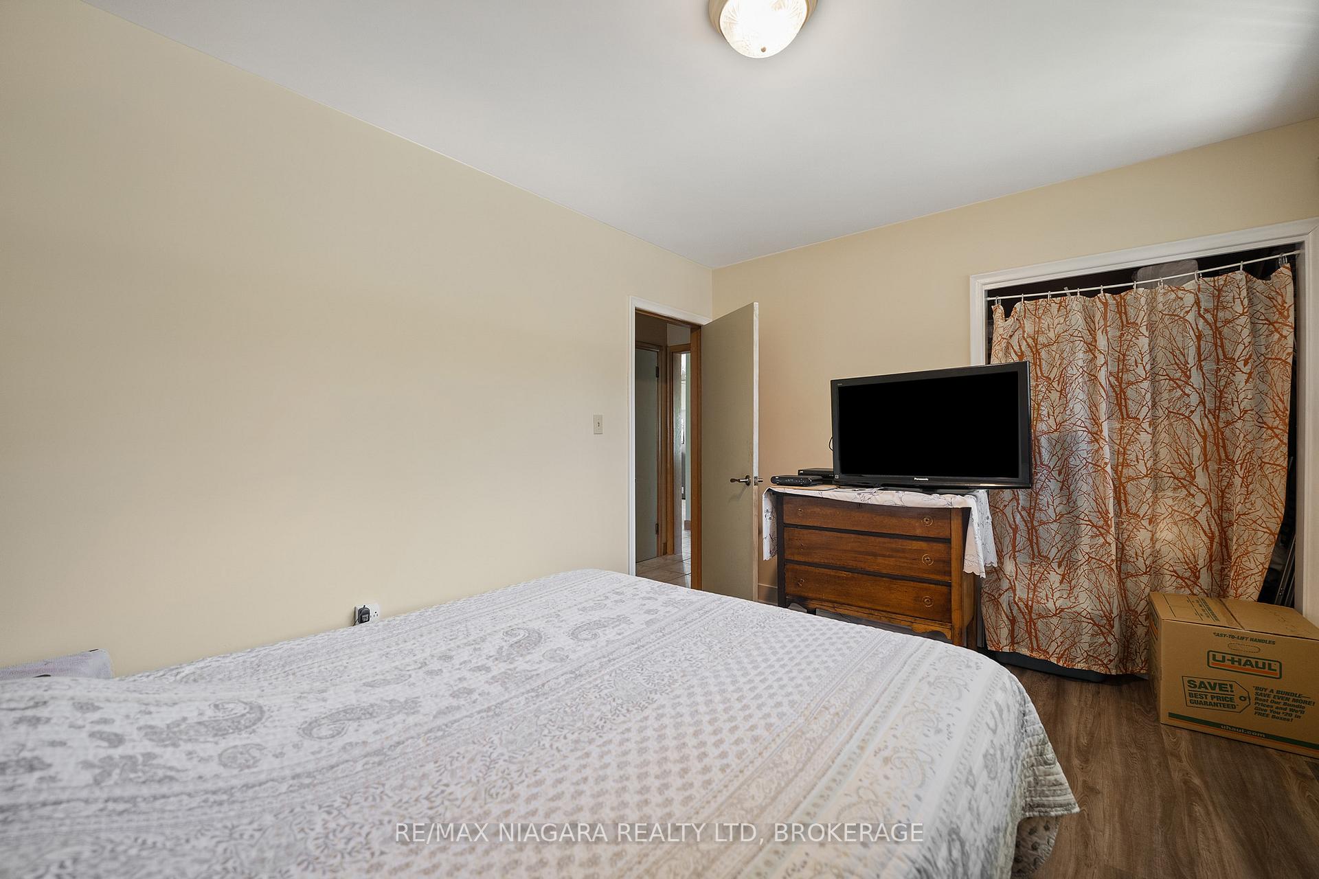Photo 13 of 4 Cayuga Street, St. Catharines, Haig — HOMEH