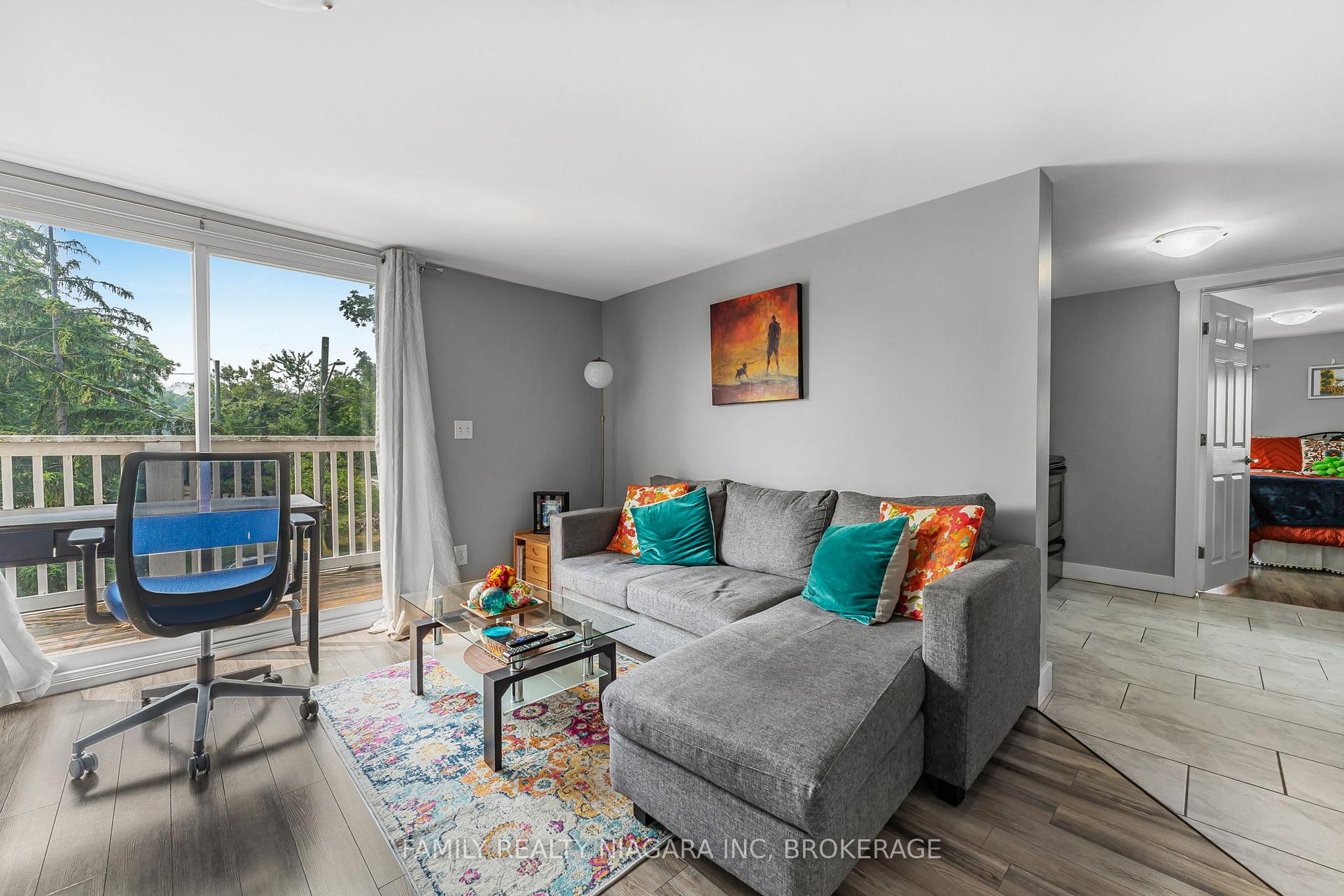 Photo 4 of 45 Almond Street, St. Catharines, Secord Woods — HOMEH
