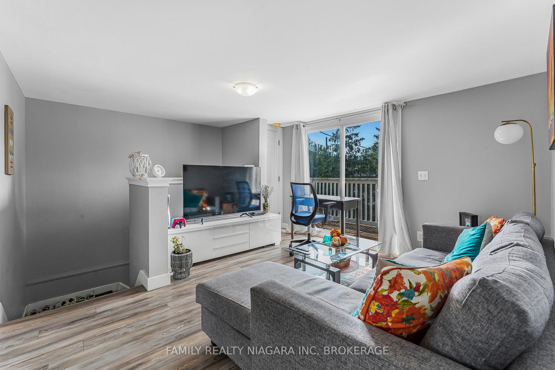 Photo 5 of 45 Almond Street, St. Catharines, Secord Woods — HOMEH