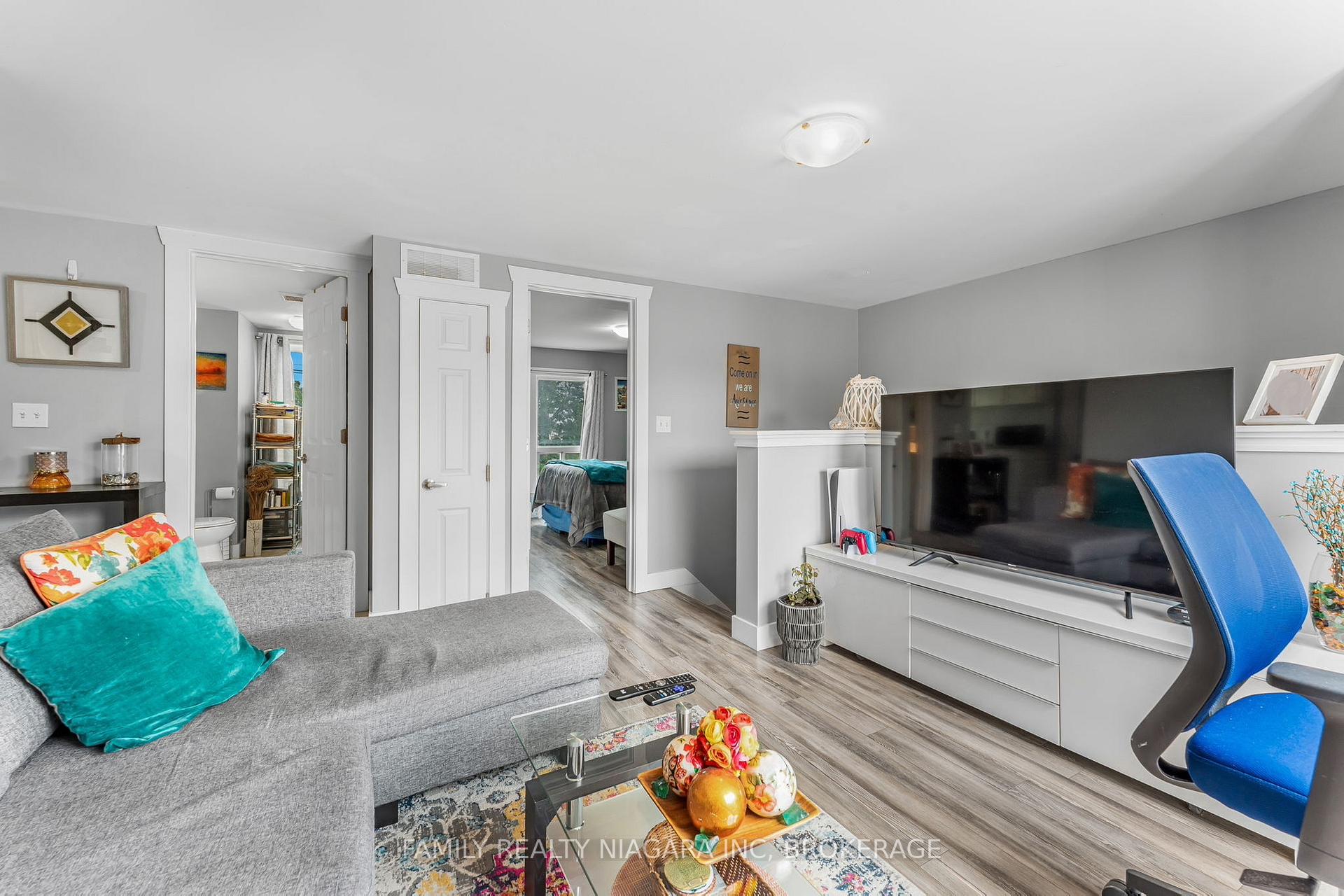 Photo 6 of 45 Almond Street, St. Catharines, Secord Woods — HOMEH